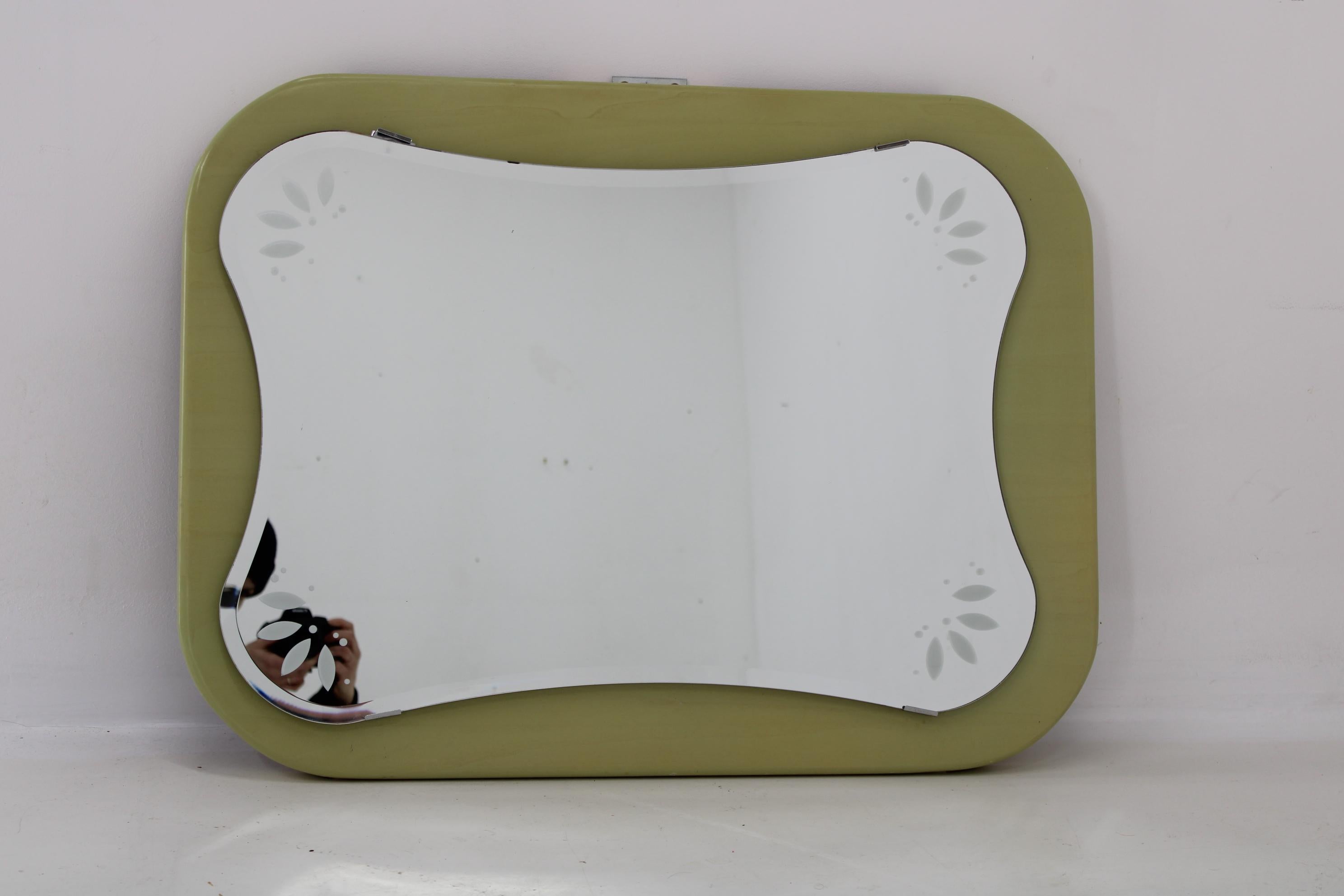 Espejo de pared italiano de los años 60 Moderno de mediados de siglo en venta