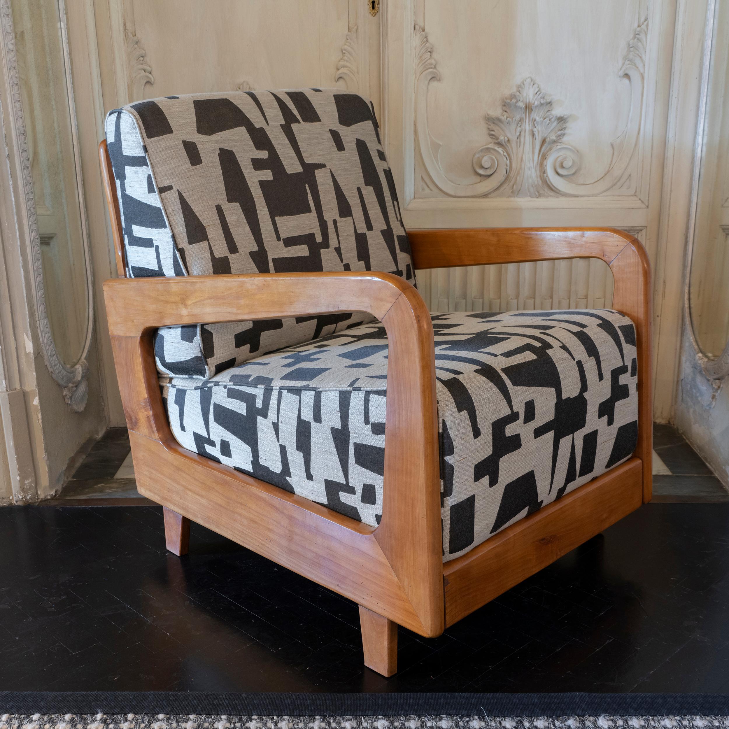 1960's Italian Walnut Armchair Jacquard Grafic Fabric 4