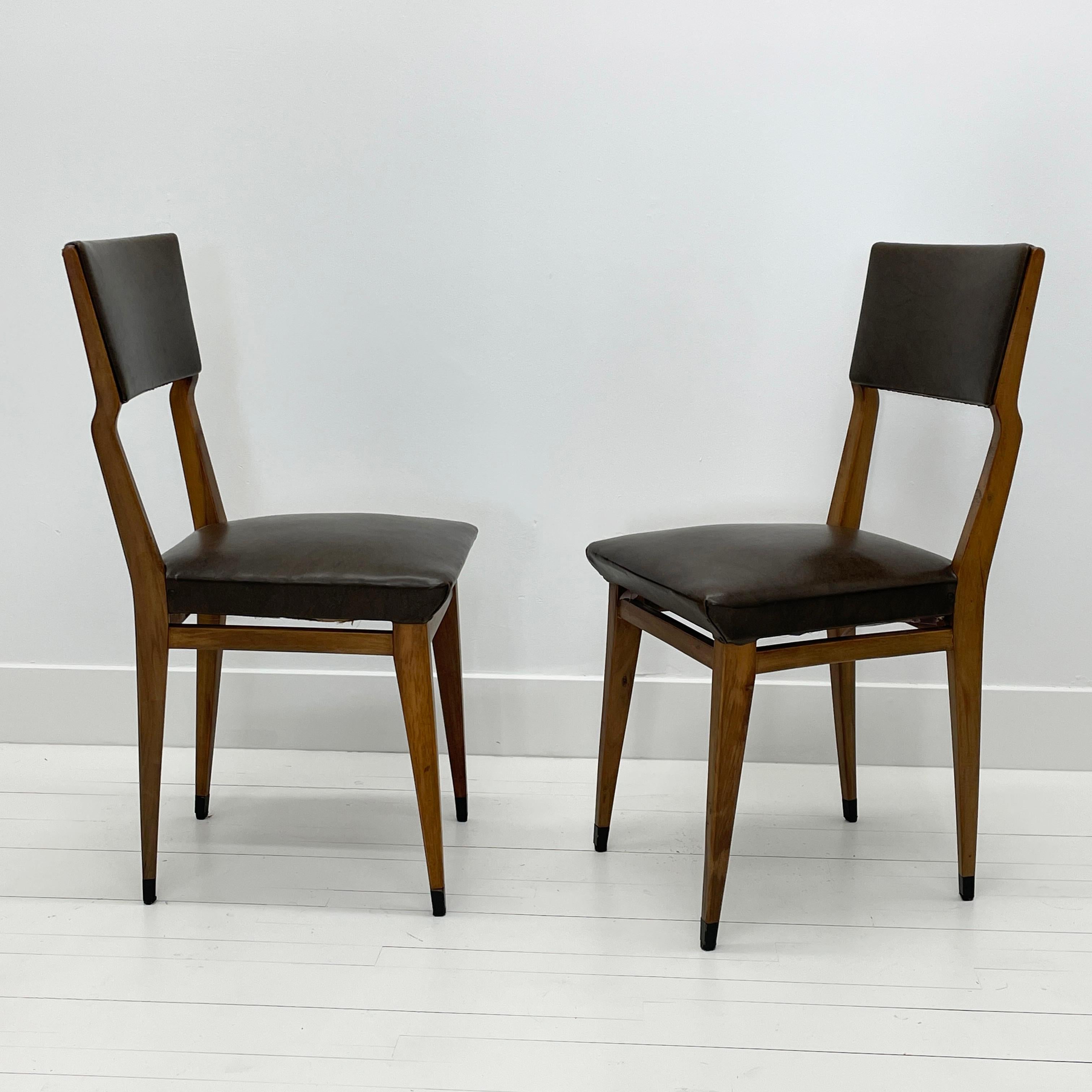 1960's Italian Walnut Dining Chairs, set of 6 In Good Condition For Sale In New York, NY