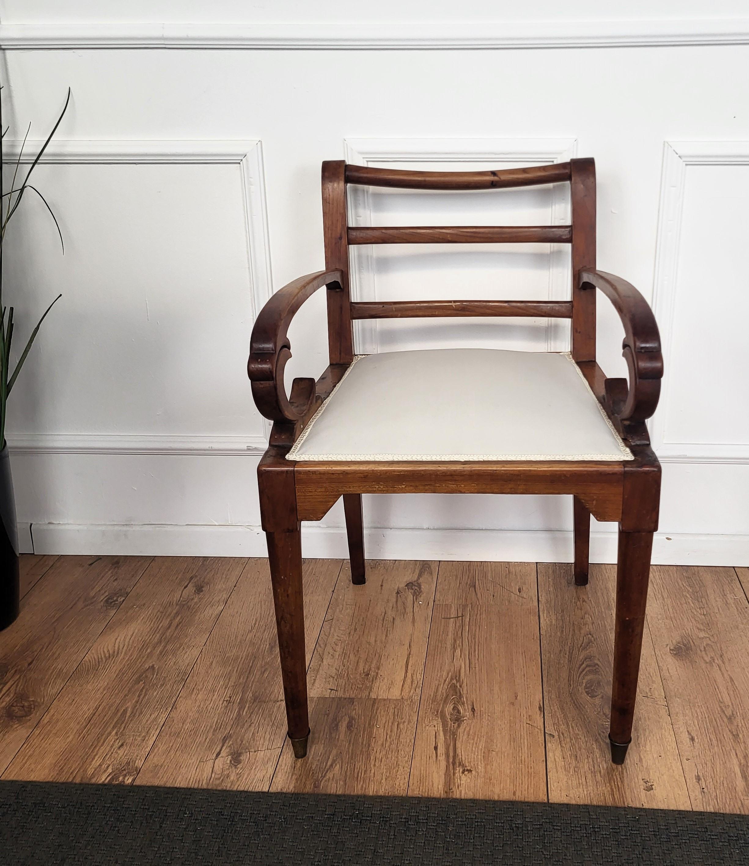 italien 1960s Italian Walnut Wood Newly Upholstered Open Armchair Office Desk Chair en vente