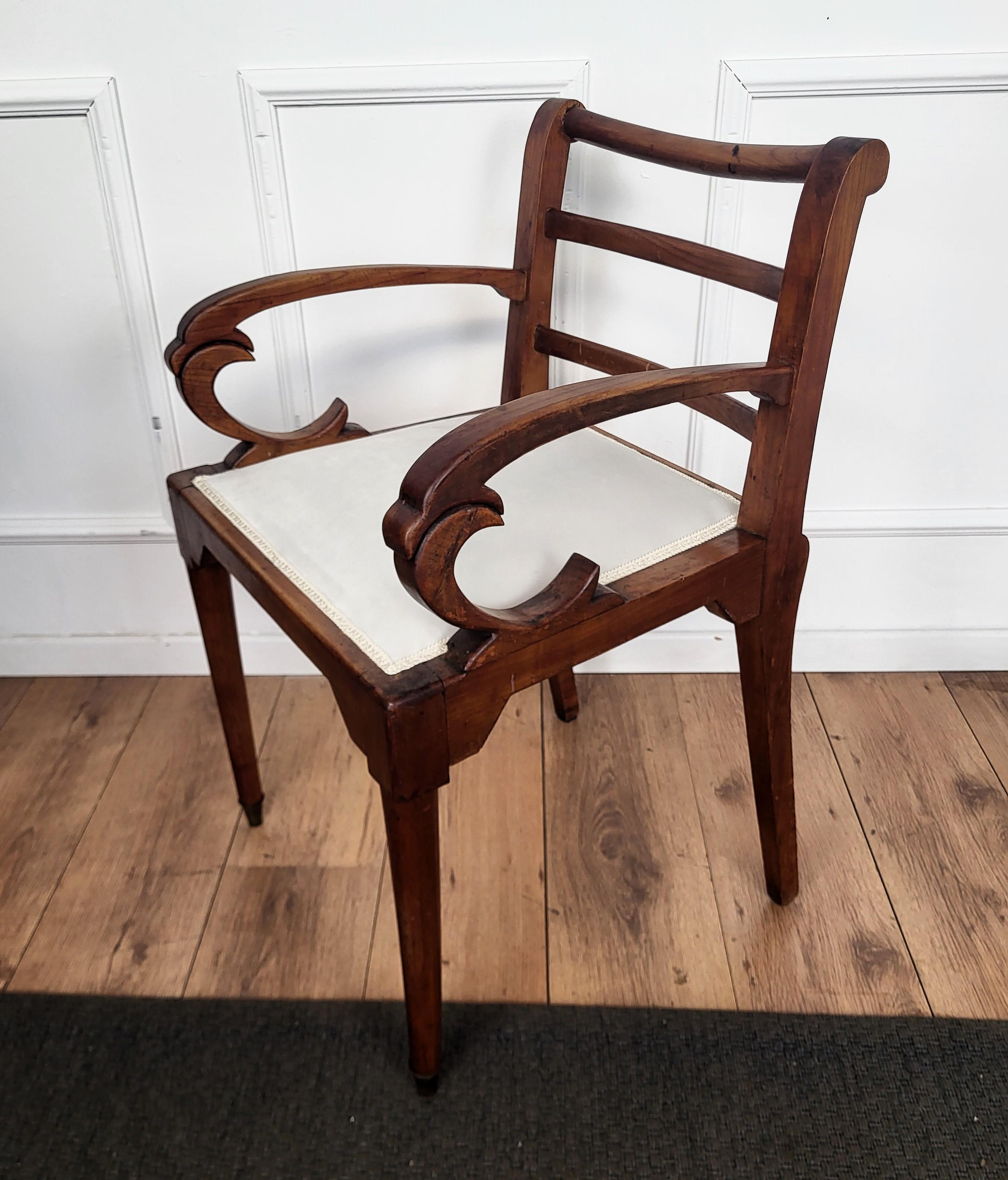 Tissu 1960s Italian Walnut Wood Newly Upholstered Open Armchair Office Desk Chair en vente