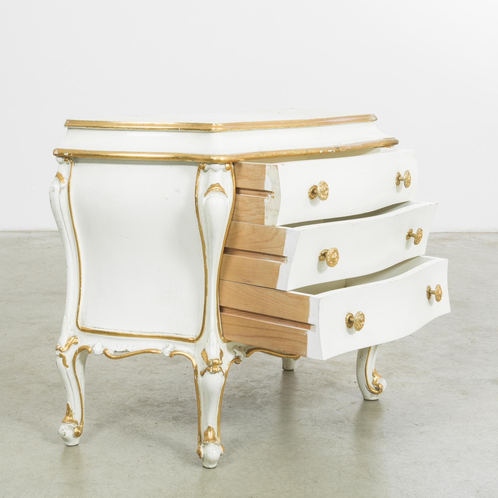 1960s Italian White Patinated Wooden Chest of Drawers For Sale 5