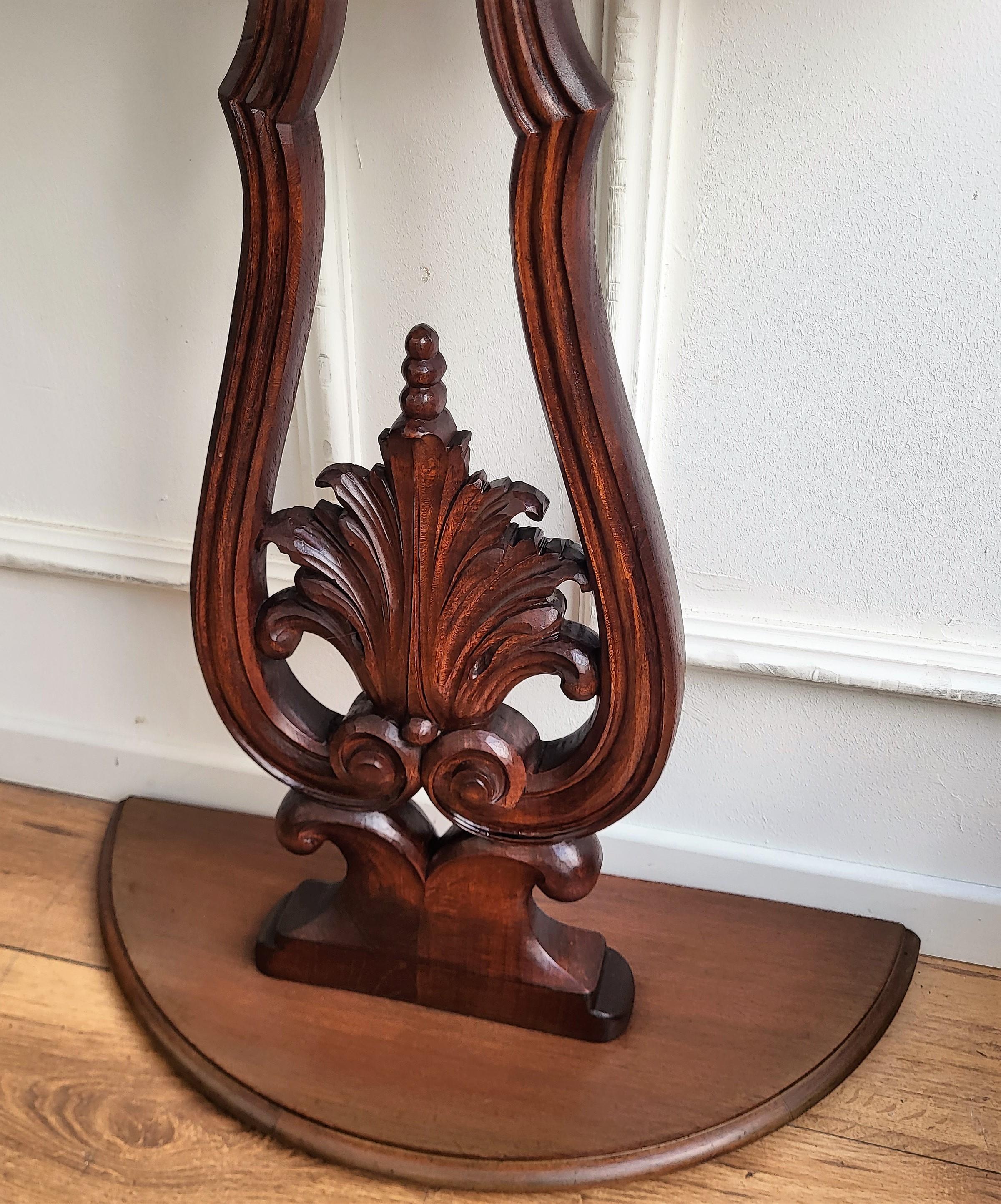 1960s Italian Wooden Carved Inlay Decor Demi Lune Console Side Table In Good Condition For Sale In Carimate, Como
