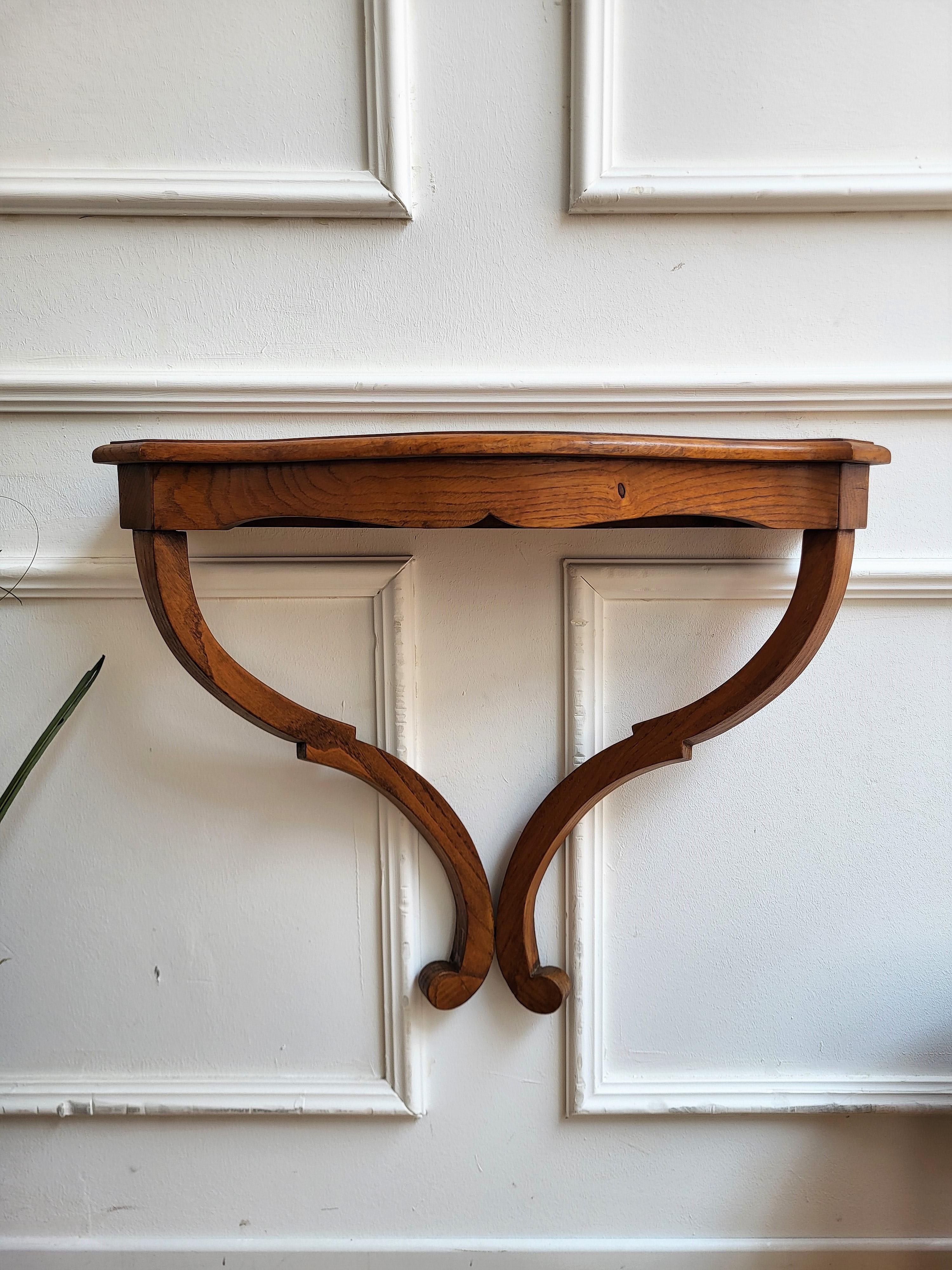1960s Italian Wooden Carved Wall Mounted Console Table Shelf In Good Condition In Carimate, Como
