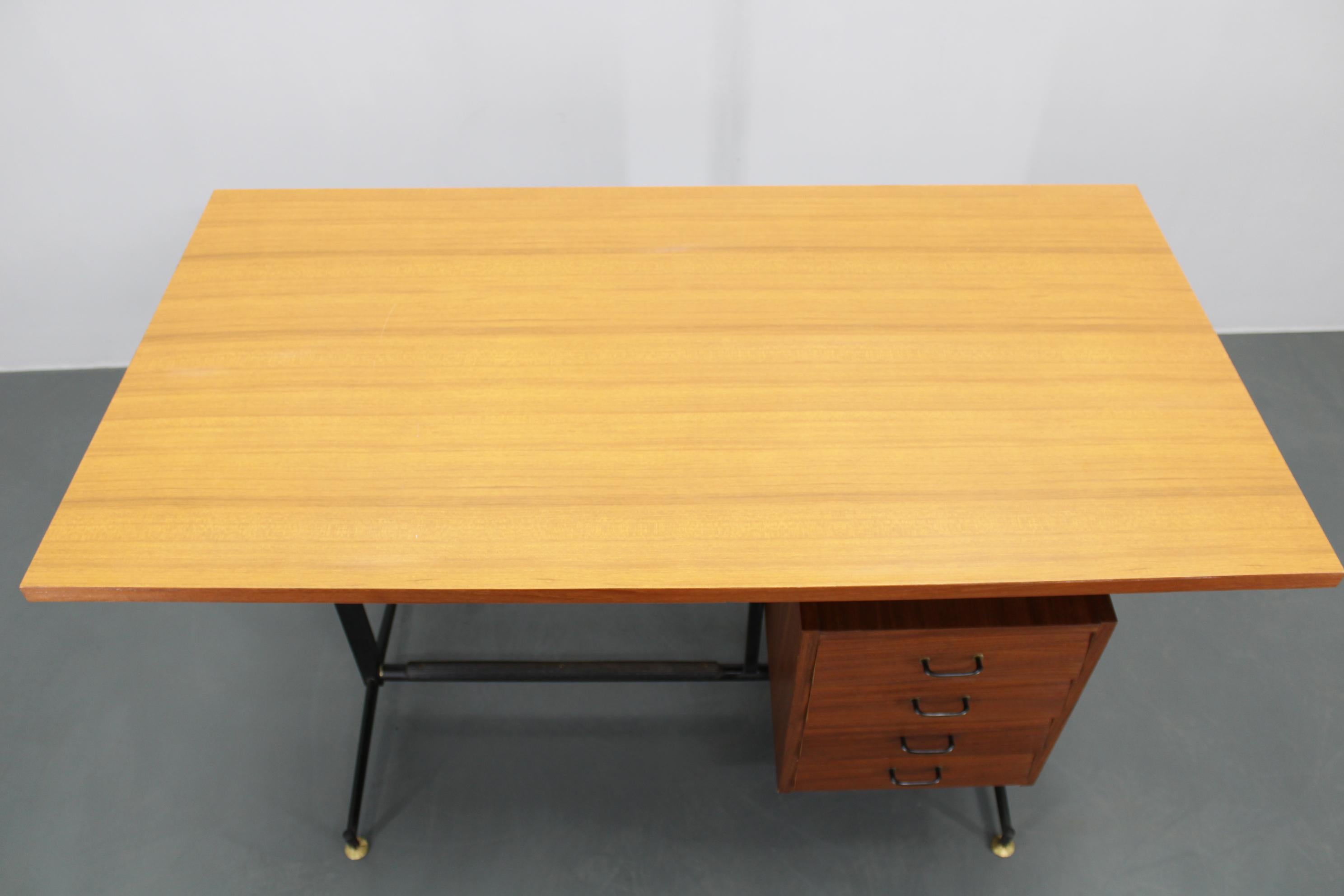 Bureau italien des années 1960 5