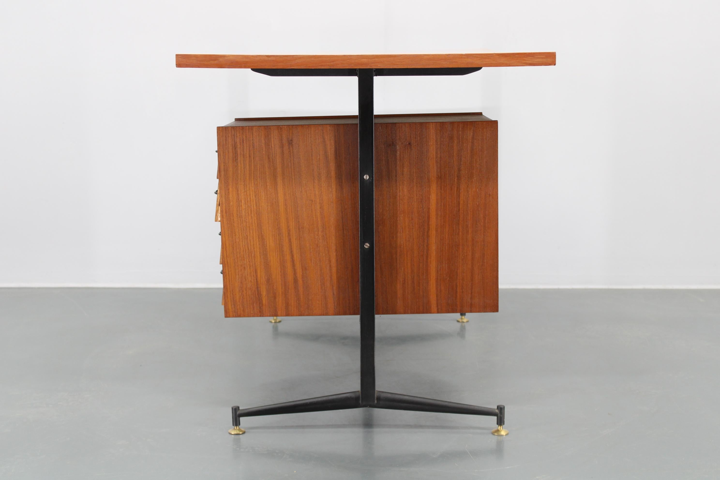 Bureau italien des années 1960 7