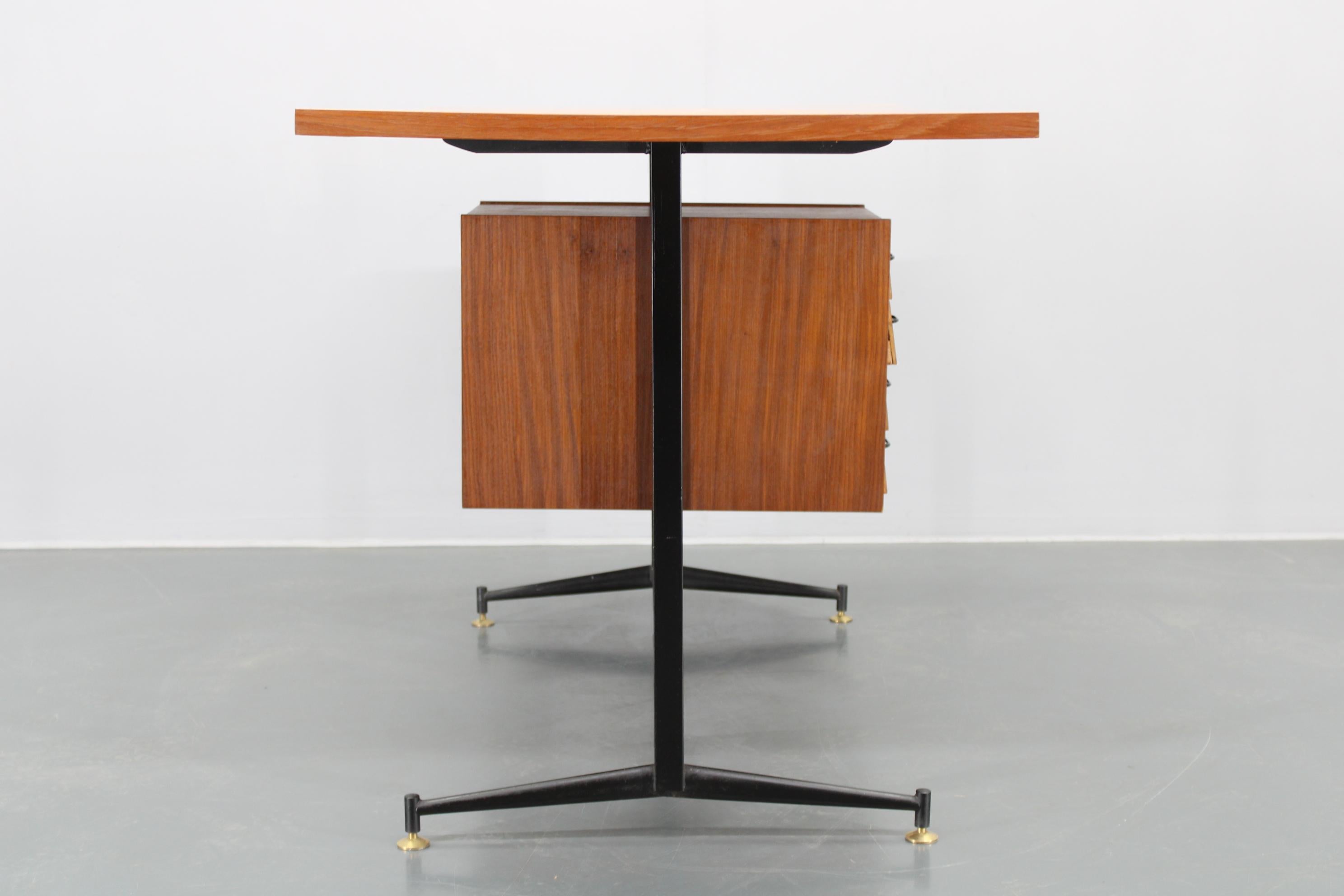 Bureau italien des années 1960 9