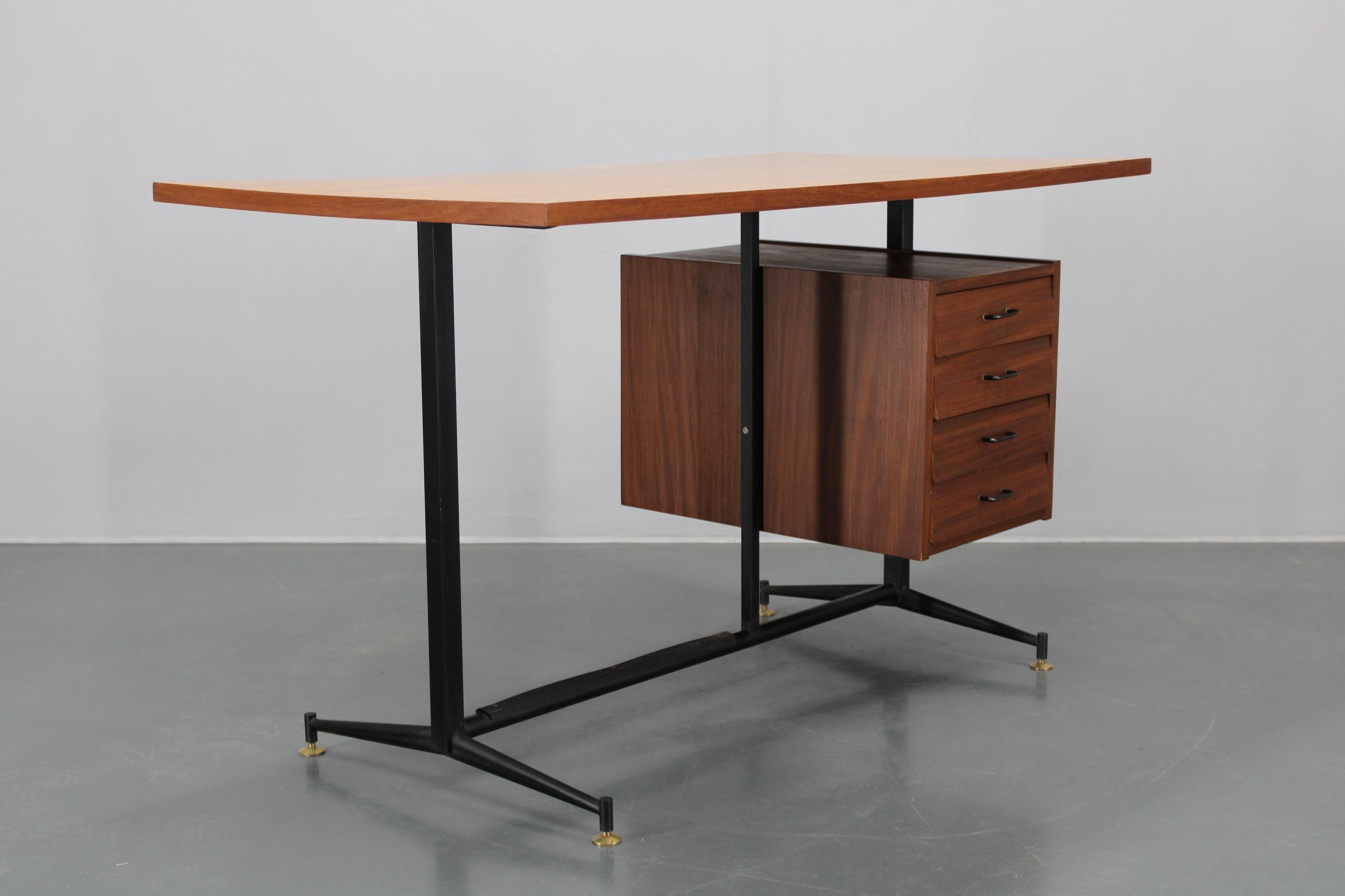 Bureau italien des années 1960 10