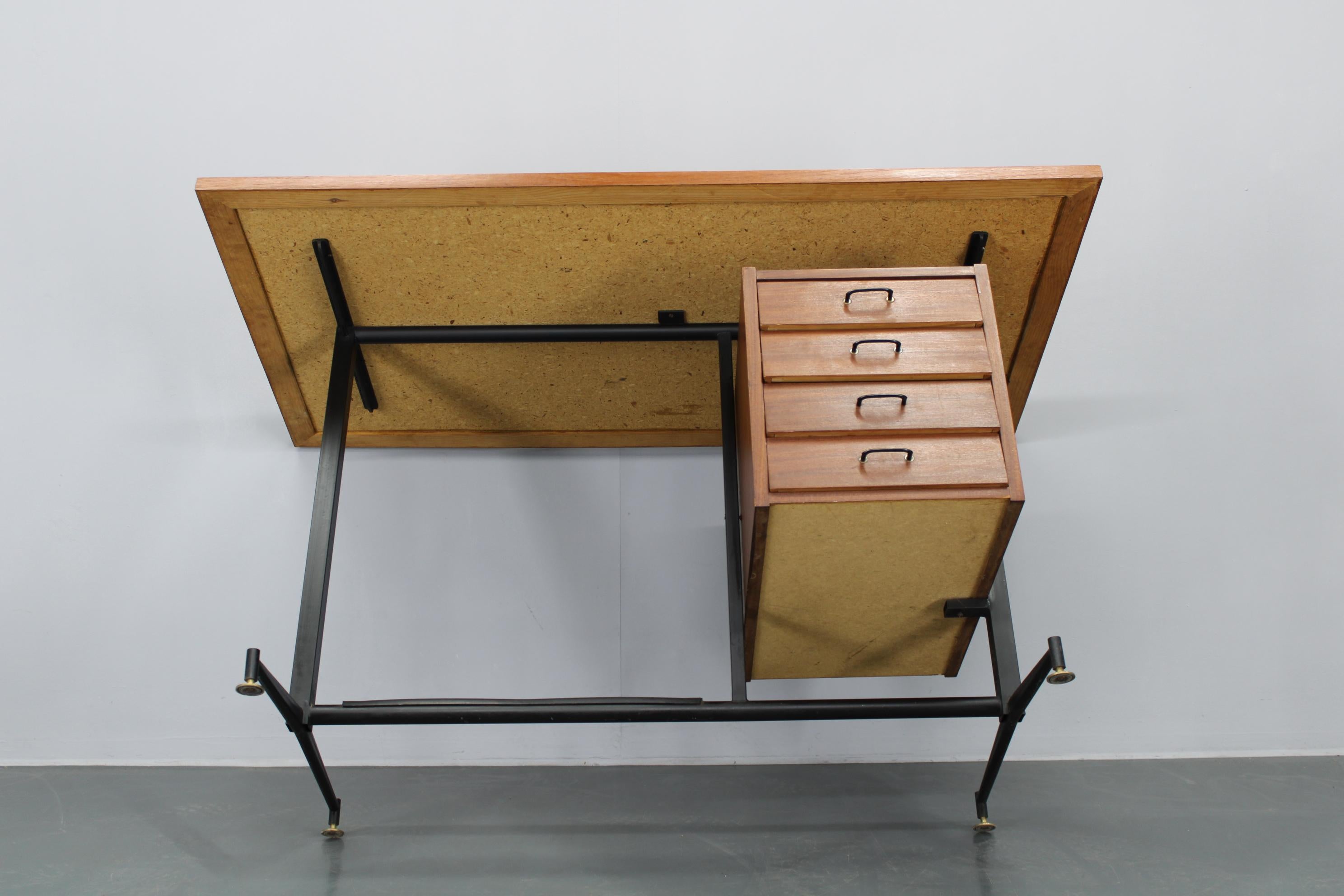Bureau italien des années 1960 11