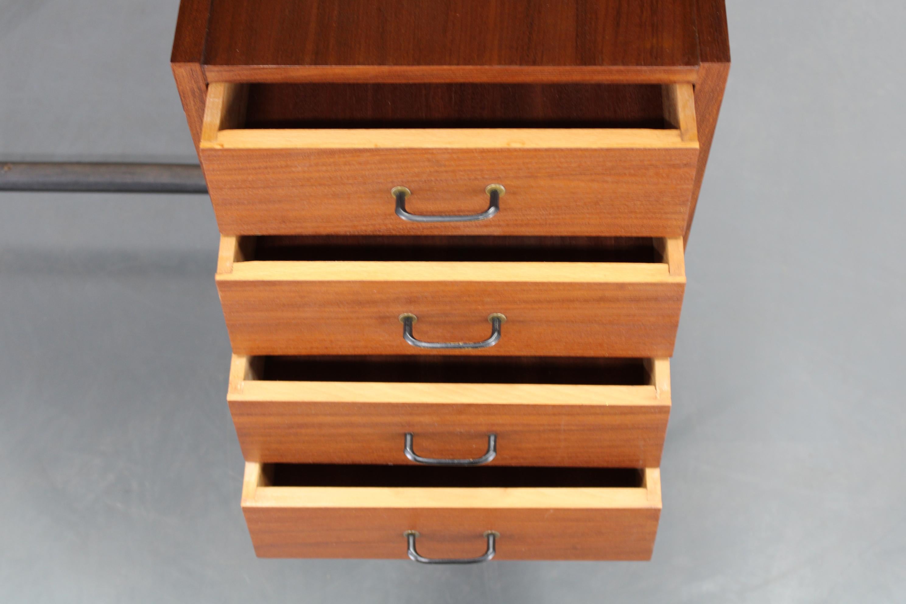 Bureau italien des années 1960 2