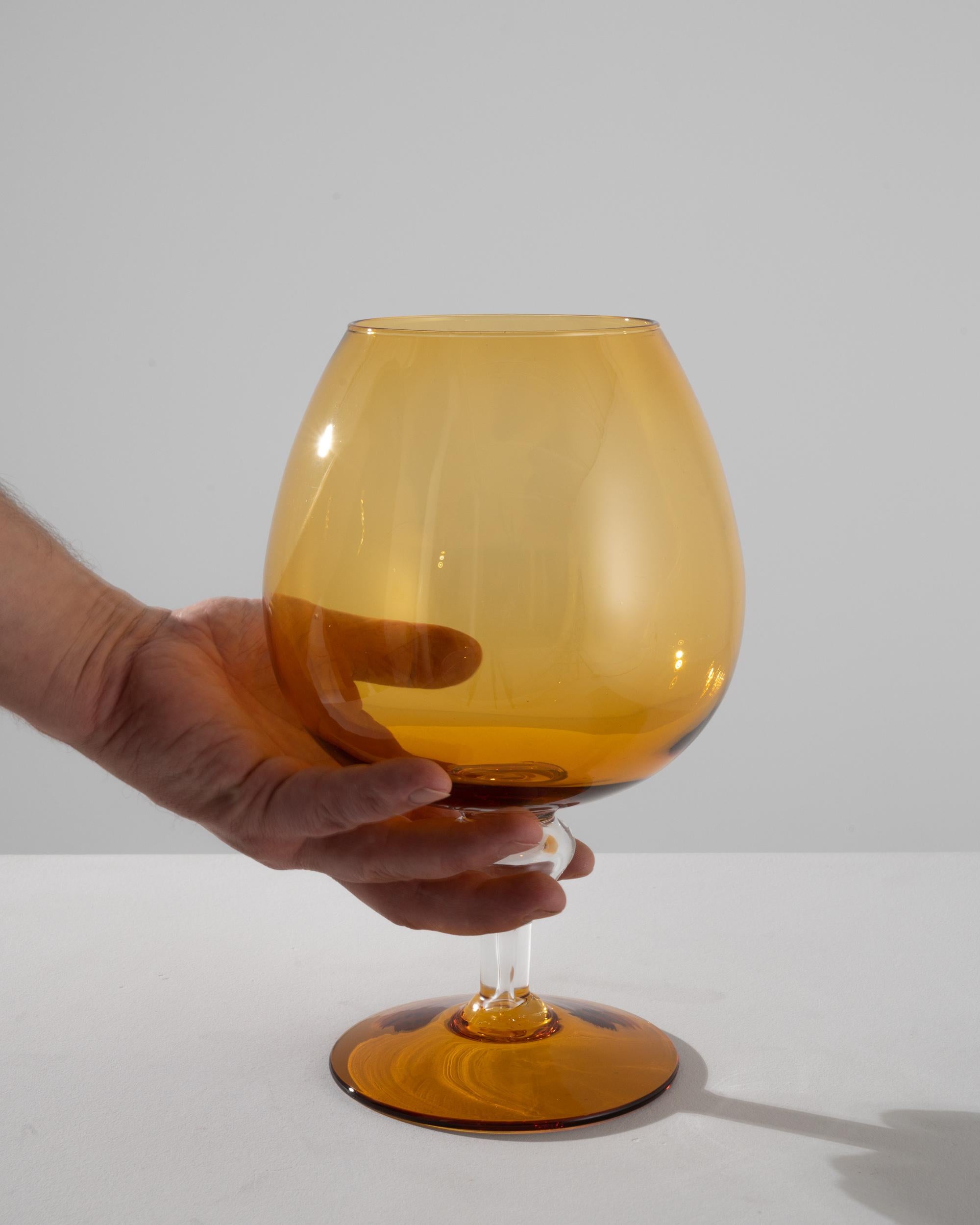 1960s Italian Yellow Glass Goblet In Good Condition For Sale In High Point, NC