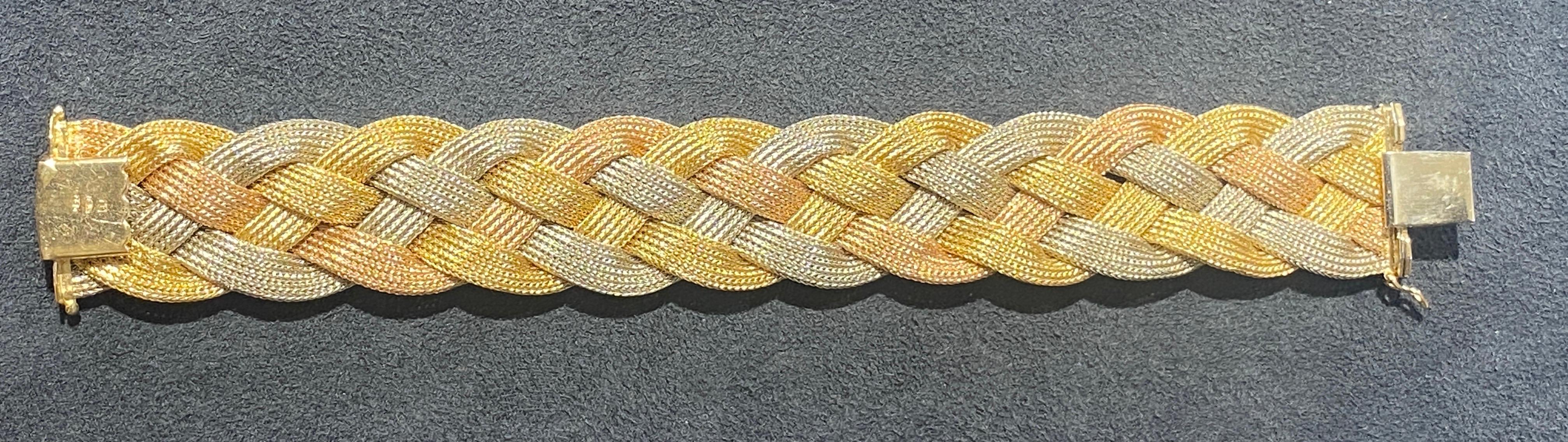 1960s Italian yellow, white and rose 18 carat gold plaited bracelet  In Good Condition For Sale In London, GB