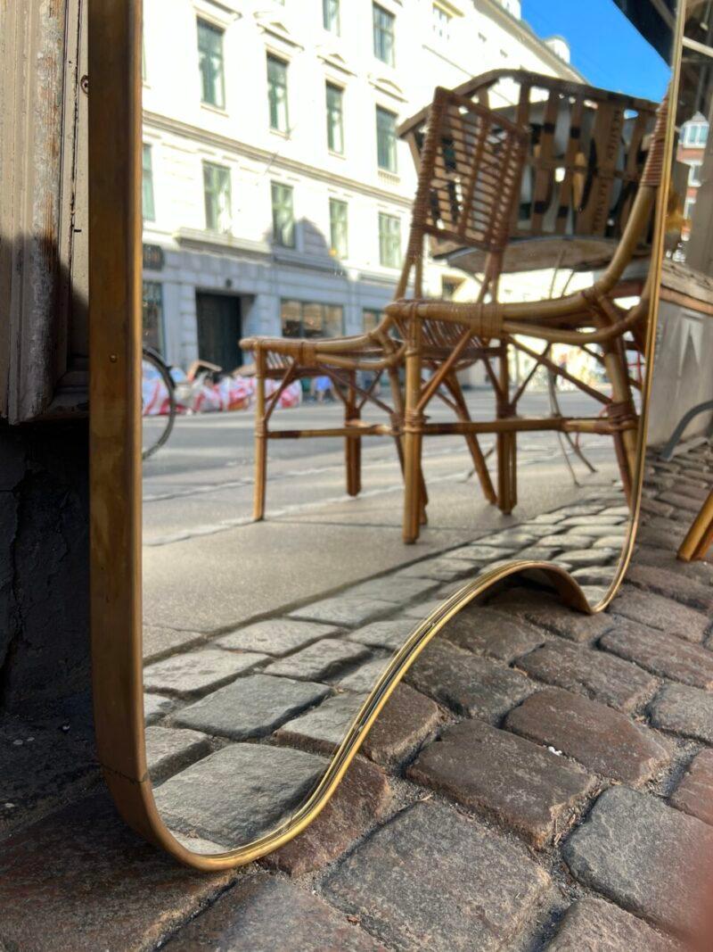 1960s Italy Brass Mirror-Lovely Curvature Above and Below In Good Condition For Sale In Copenhagen K, DK