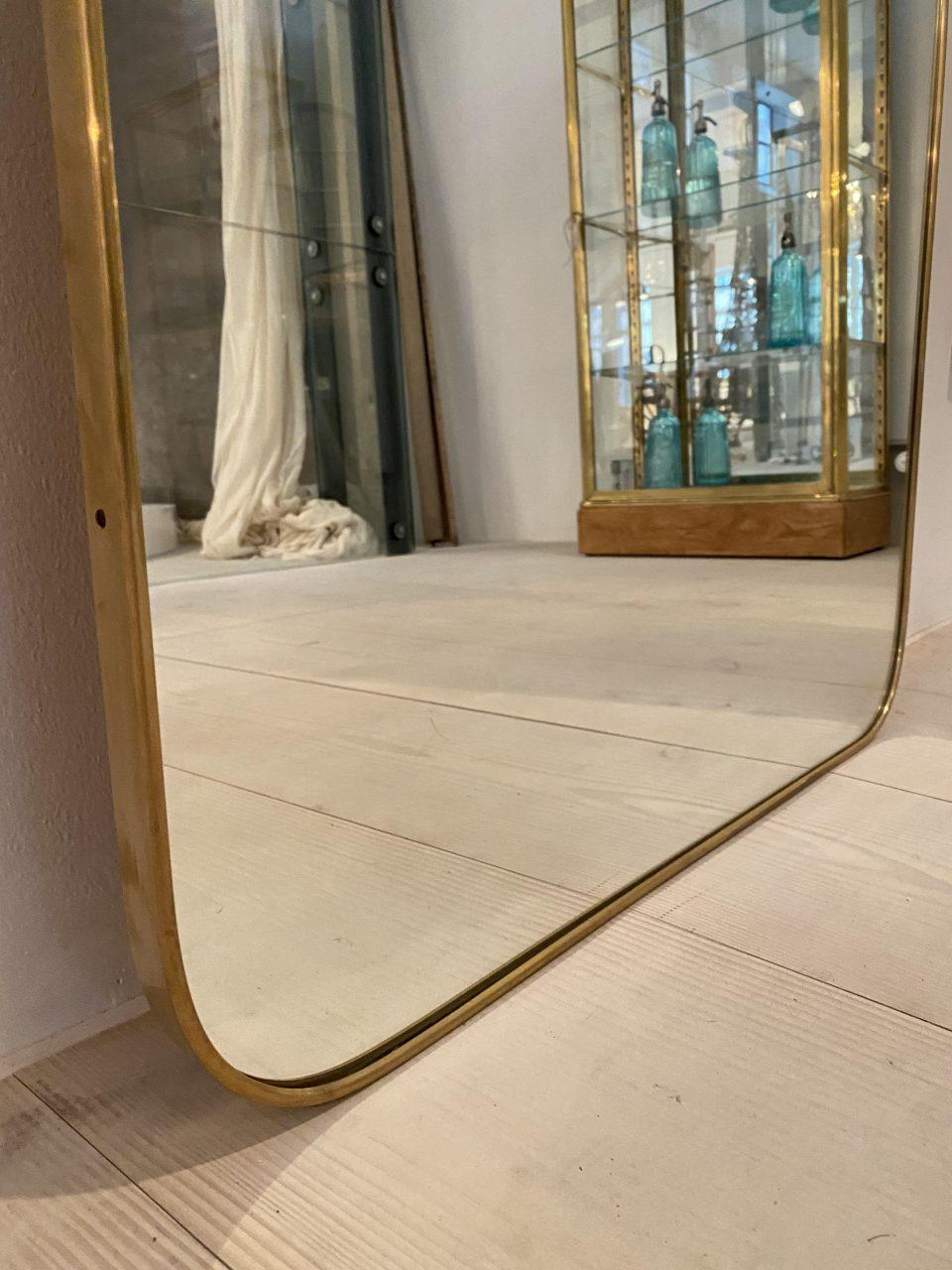 1960s Italy Brass Mirror-Lovely Curvature in Bowed Top In Good Condition In Copenhagen K, DK