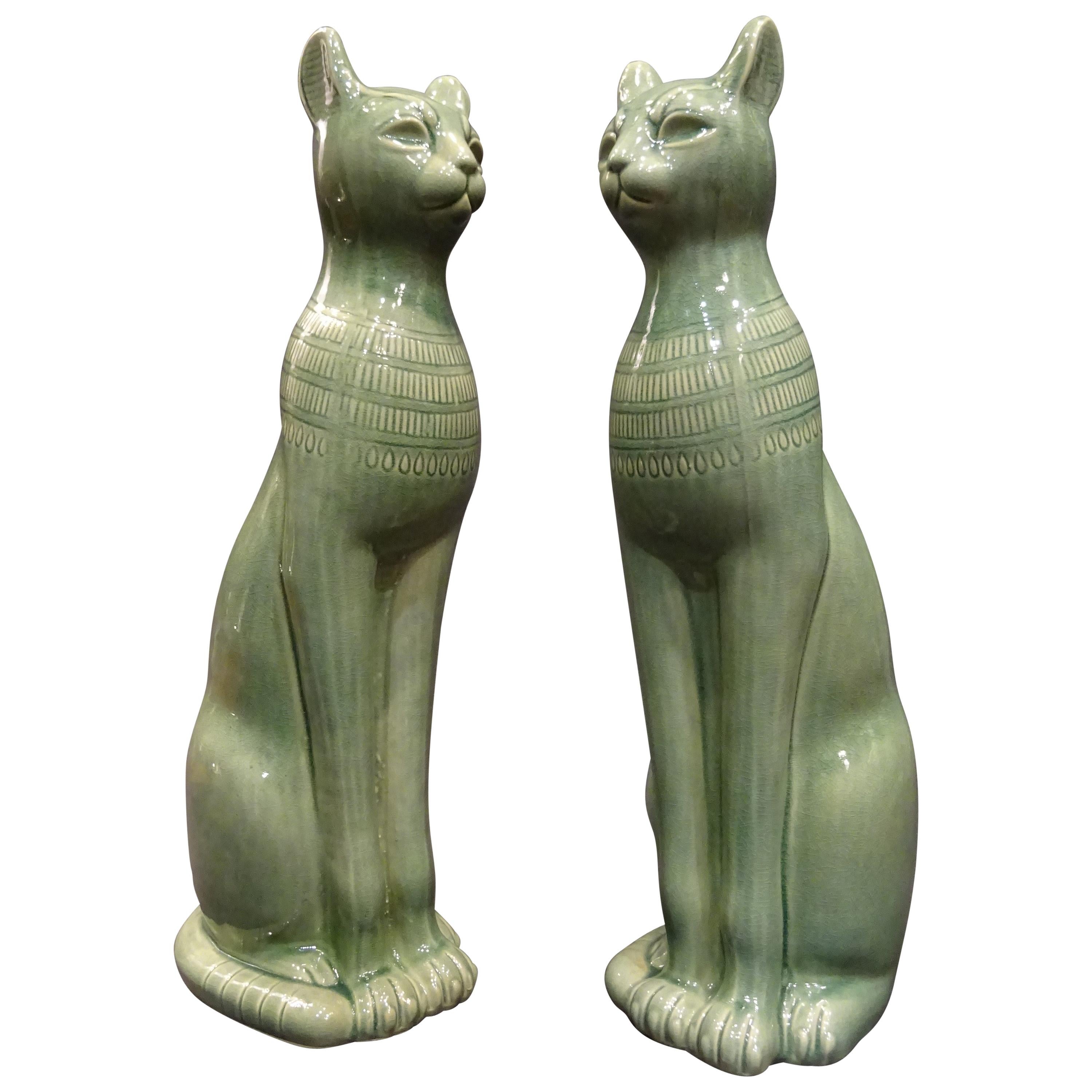 Amazing couple of Italian cats with Egyptian bearing and hieratic attitude, very refined and elegance sculptures in an extraordinary and beautiful celadon color, giving them a unique oriental touch.
They are very difficult pieces to find and very