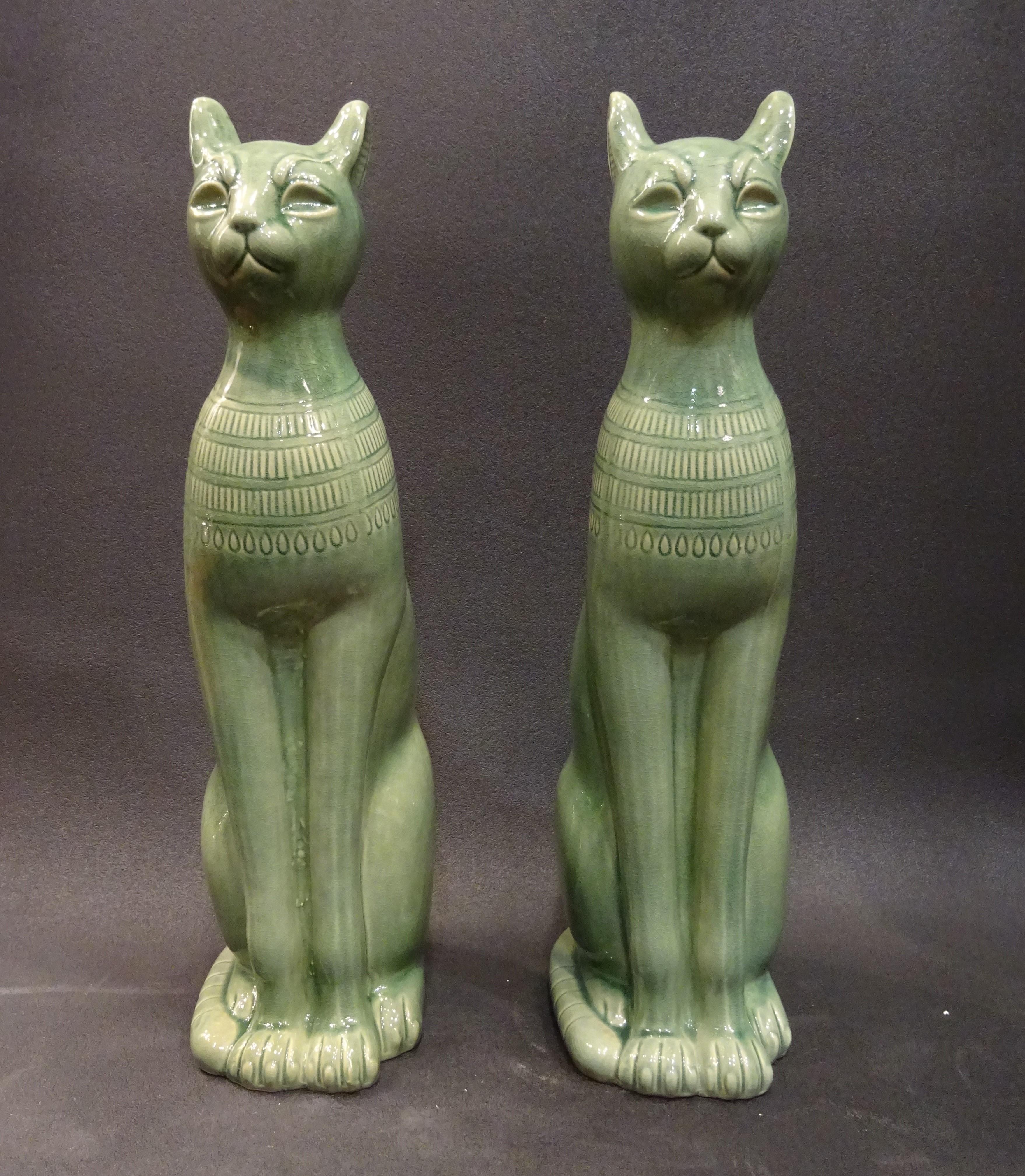 1960s Italy Couple of Cats Sculptures in Celadon Color Ceramic In Good Condition In Valladolid, ES