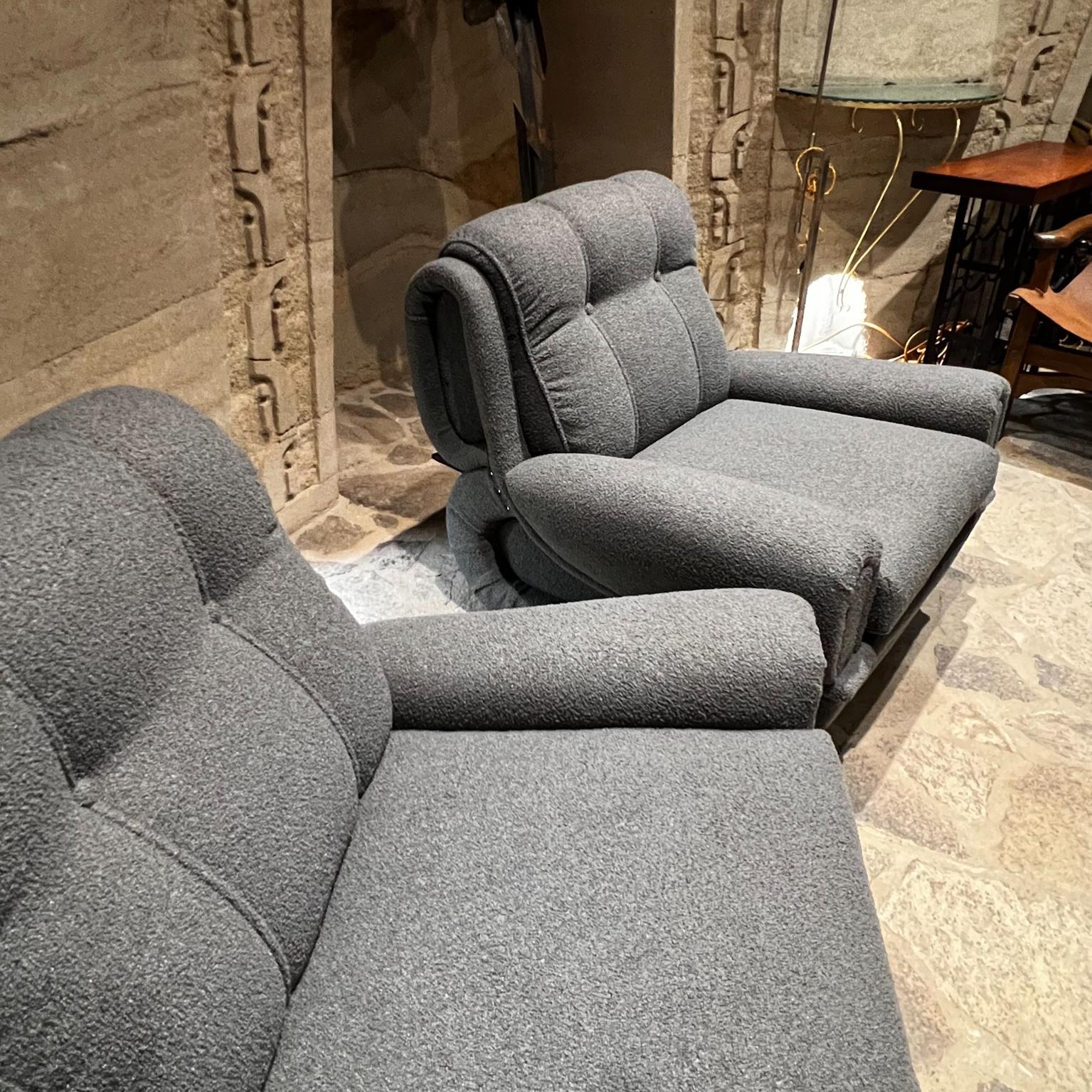 Mid-20th Century 1960s Munari for Poltrona Italian Lounge Chairs Gray Bouclé