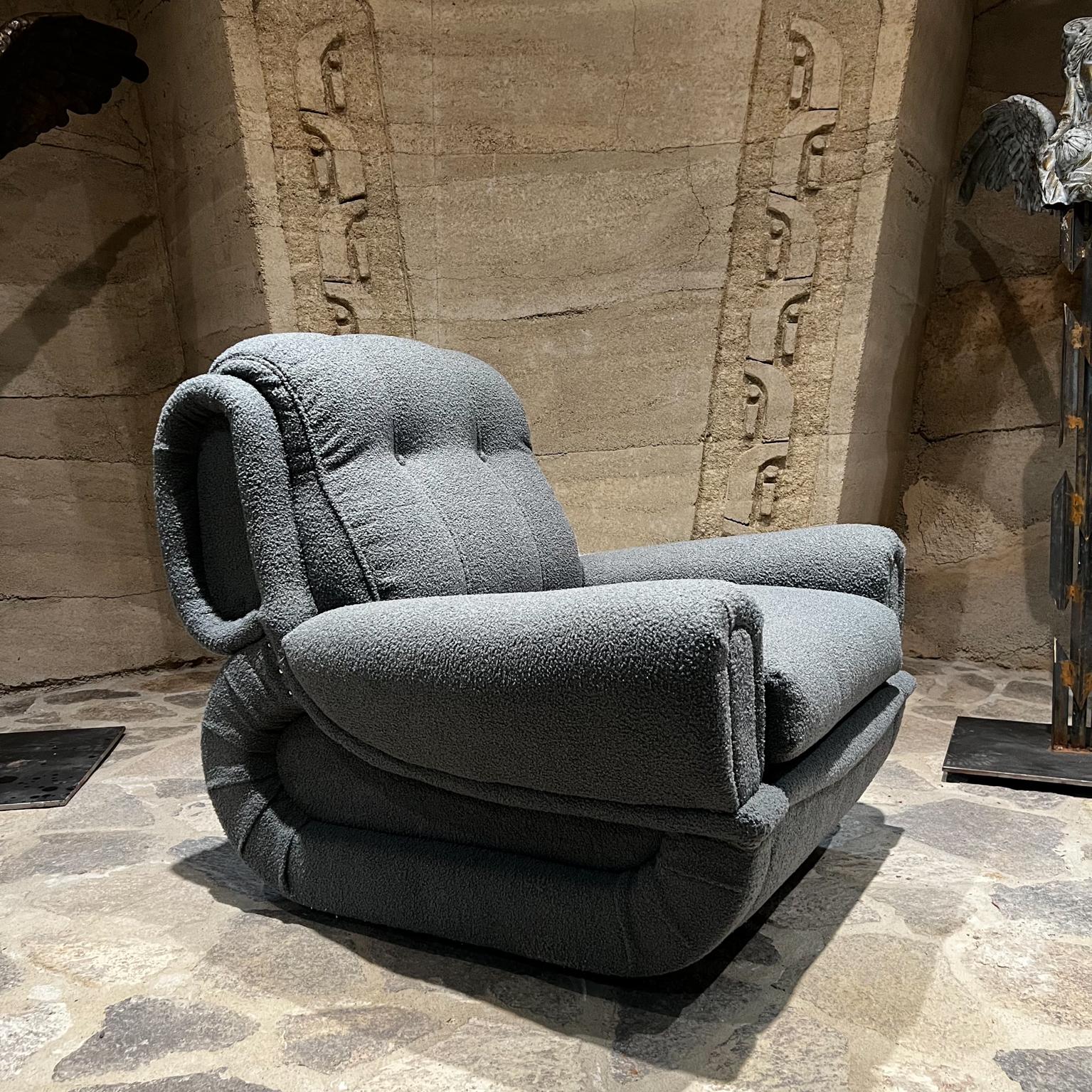 Munari for Poltrona Italian Lounge Chairs Gray Bouclé Italy 1960s For Sale 2