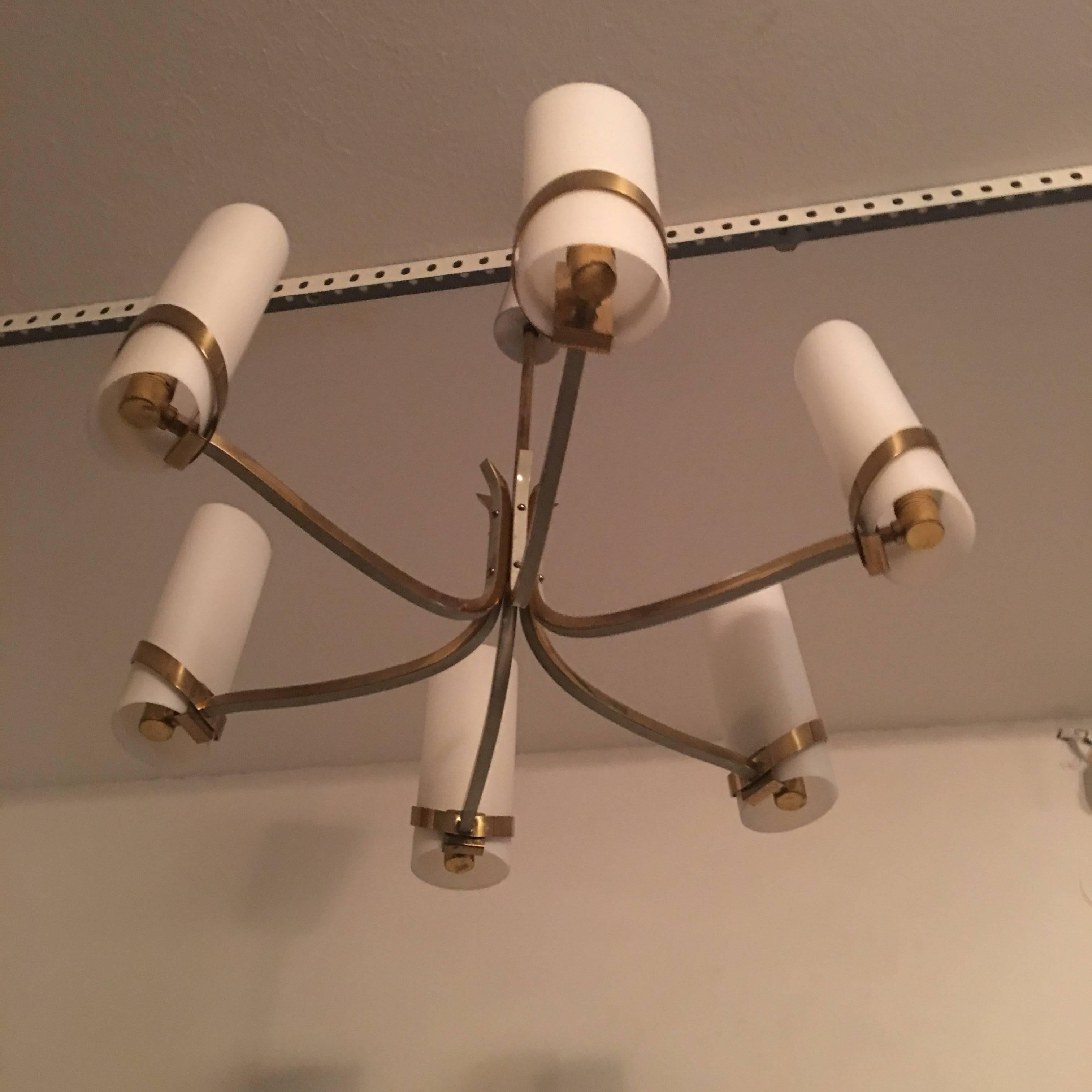 60s Max Ingrand style Milk Glass and Brass Chandelier Attributed to Stilnovo  In Good Condition For Sale In Frisco, TX