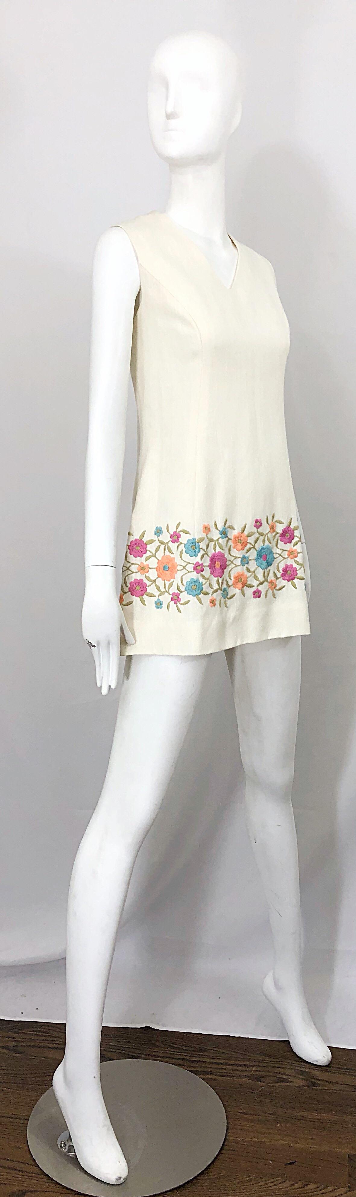 1960s Ivory Irish Linen Flower Embroidered Vintage 60s A Line Tunic Mini Dress For Sale 2