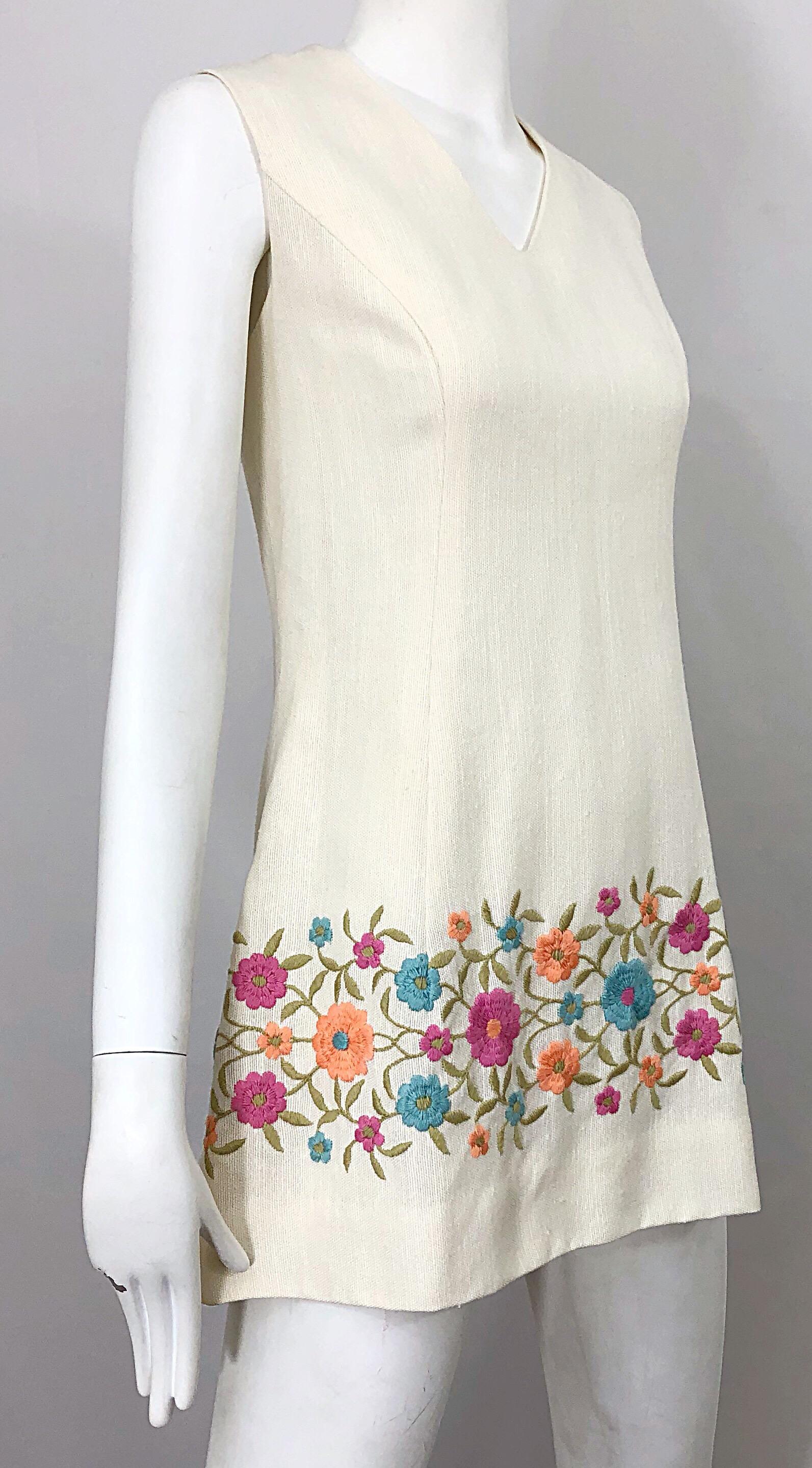 1960s Ivory Irish Linen Flower Embroidered Vintage 60s A Line Tunic Mini Dress For Sale 3