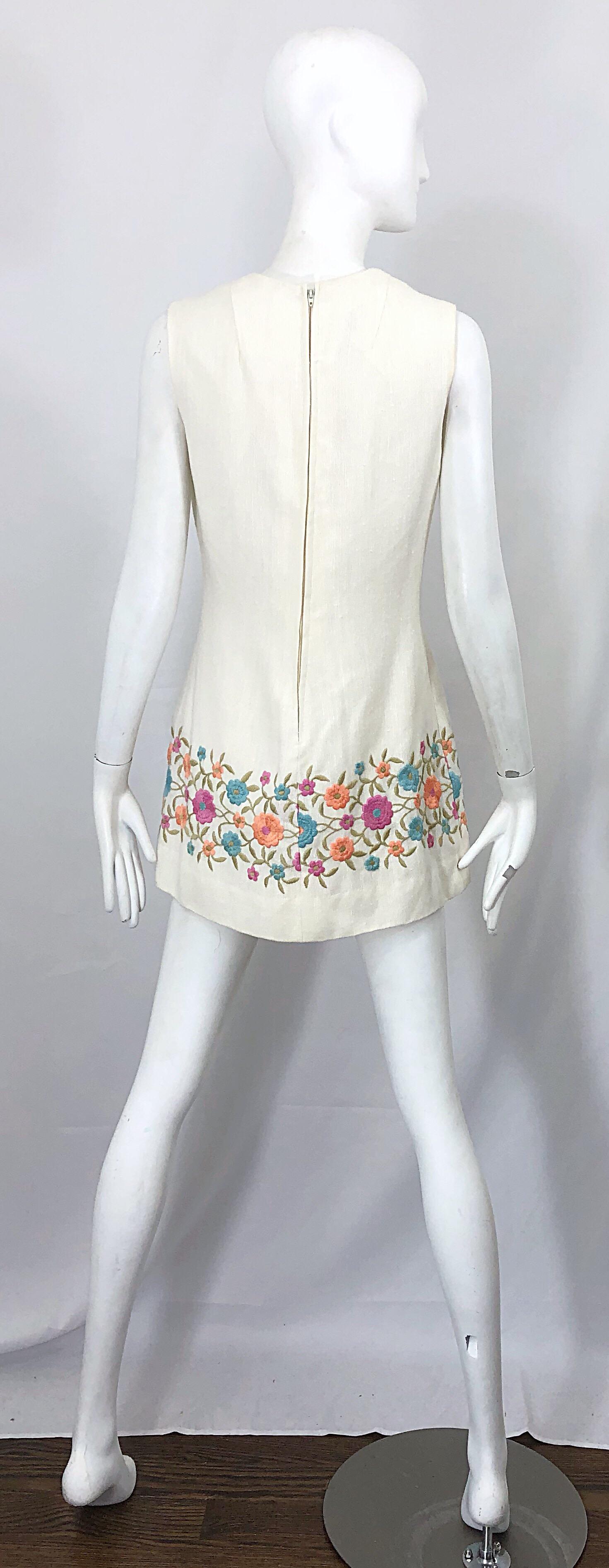 1960s Ivory Irish Linen Flower Embroidered Vintage 60s A Line Tunic Mini Dress For Sale 4