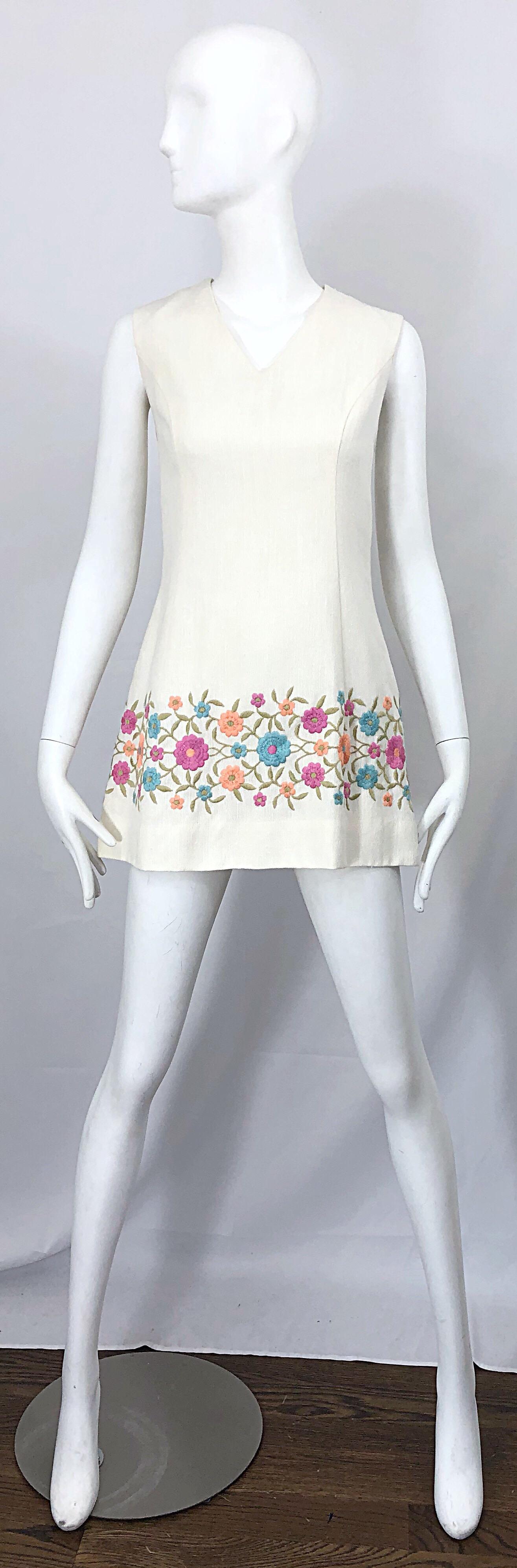 1960s Ivory Irish Linen Flower Embroidered Vintage 60s A Line Tunic Mini Dress For Sale 5