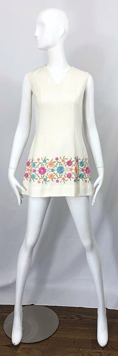 1960s Ivory Irish Linen Flower Embroidered Vintage 60s A Line Tunic Mini Dress
