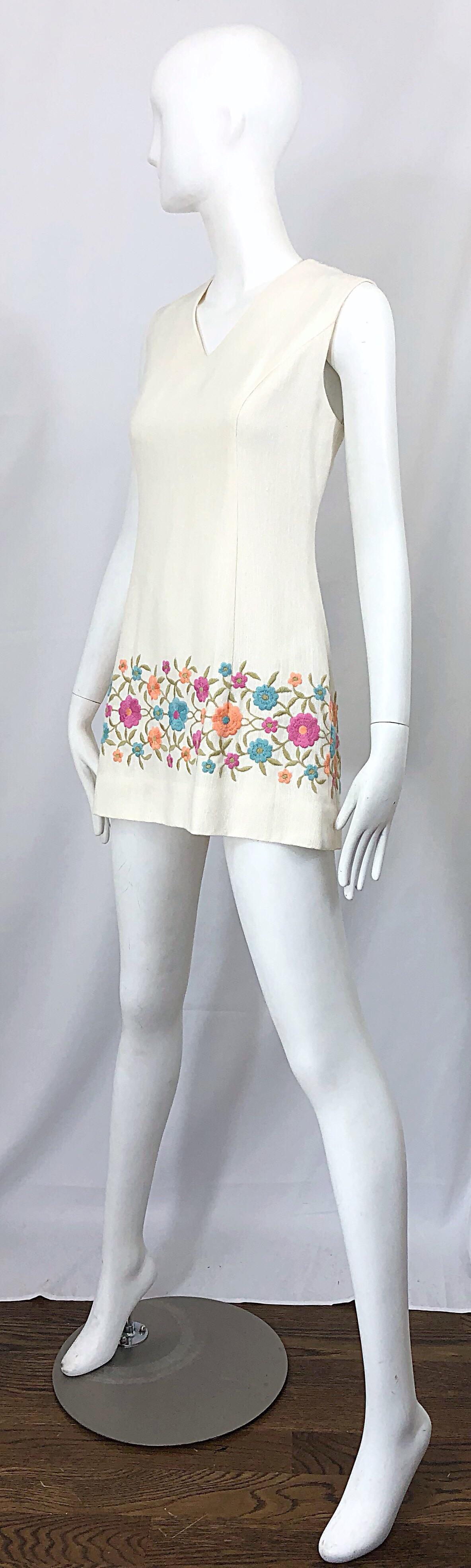 Gray 1960s Ivory Irish Linen Flower Embroidered Vintage 60s A Line Tunic Mini Dress For Sale