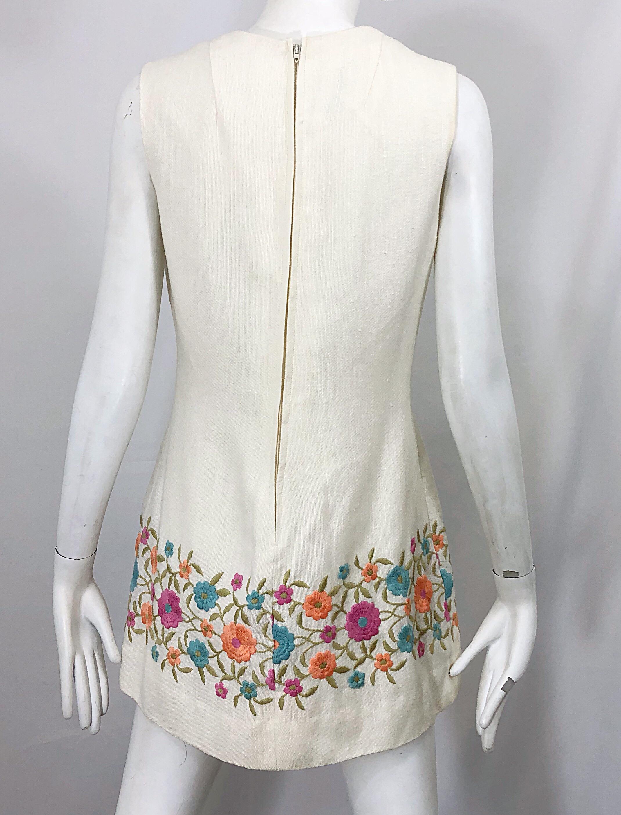 1960s Ivory Irish Linen Flower Embroidered Vintage 60s A Line Tunic Mini Dress In Excellent Condition For Sale In San Diego, CA