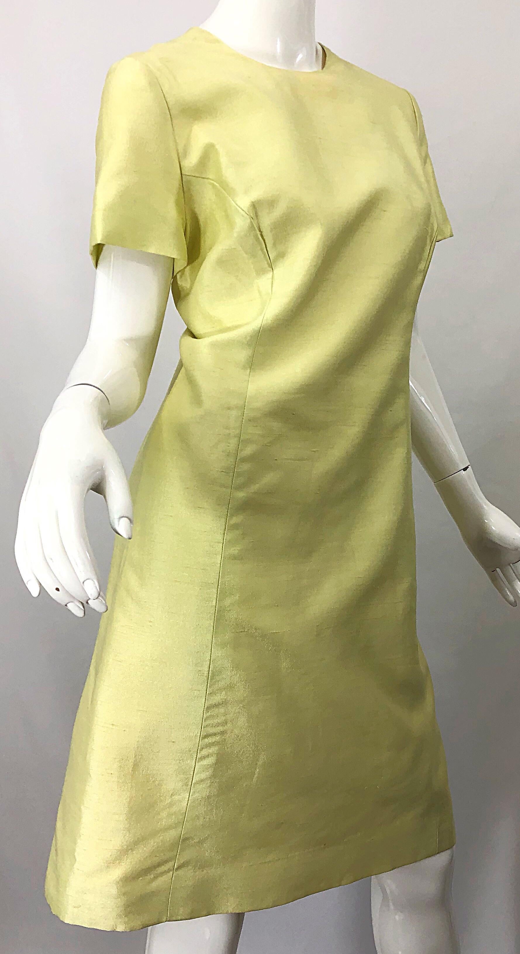 1960er Jack Bryan A-Linien-Kleid + Jacke-Anzug aus gelber Seide mit Strass und Perlen im Angebot 6