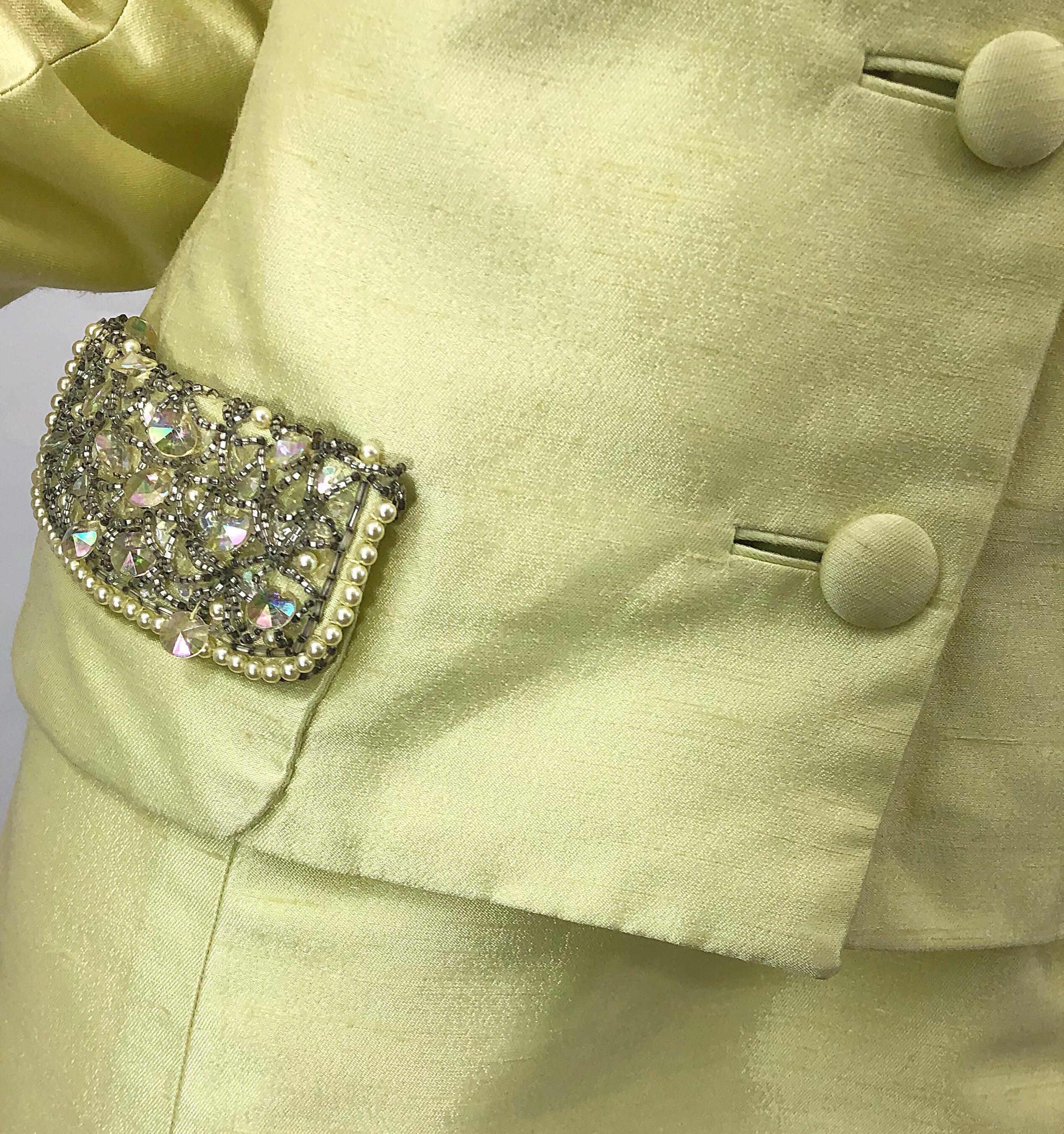 1960er Jack Bryan A-Linien-Kleid + Jacke-Anzug aus gelber Seide mit Strass und Perlen im Angebot 1