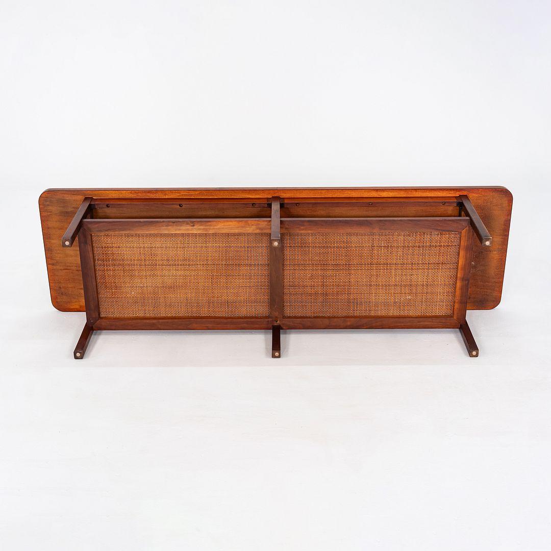 1960s Jack Cartwright for Founders Table basse rectangulaire en noyer et cannage en vente 4
