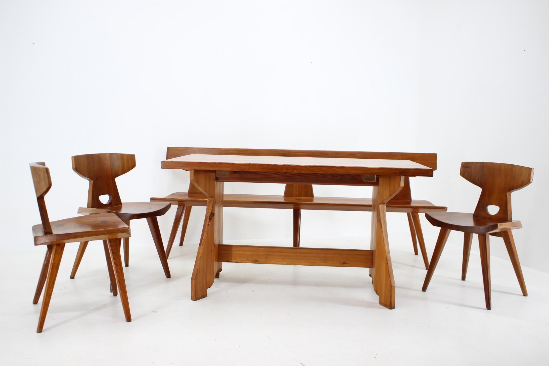 - The designer won the Cabinetmaker Guild price in Denmark 1960. 
- Super hand crafted chairs and table in solid pine wood. 
- Good original condition with some signs of use 
- The bench dimensions : Height :76cm Seat height : 44cm Width 200cm