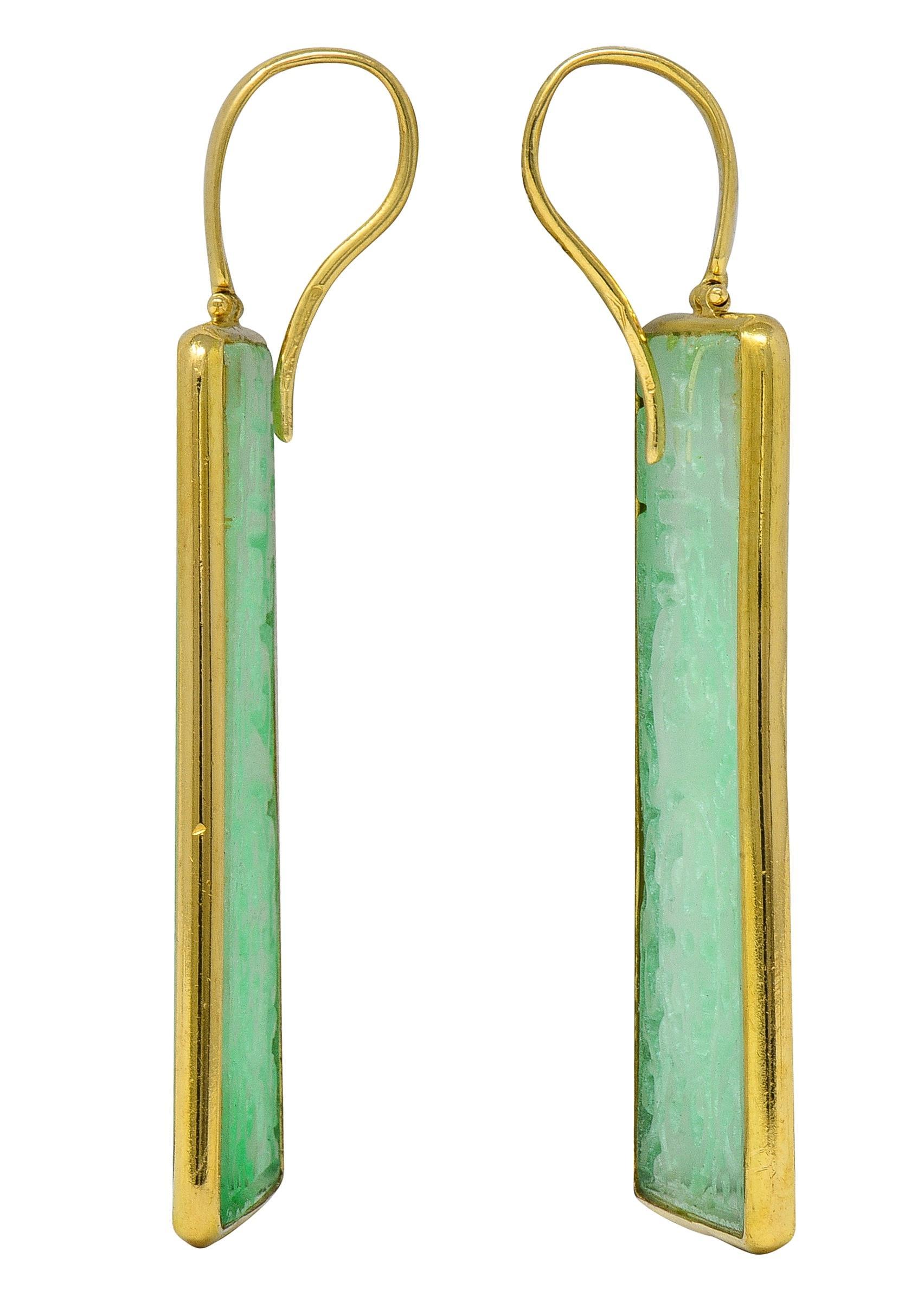 Moderne Pendants d'oreilles Shou en or jaune 18 carats et jade des années 1960 en vente
