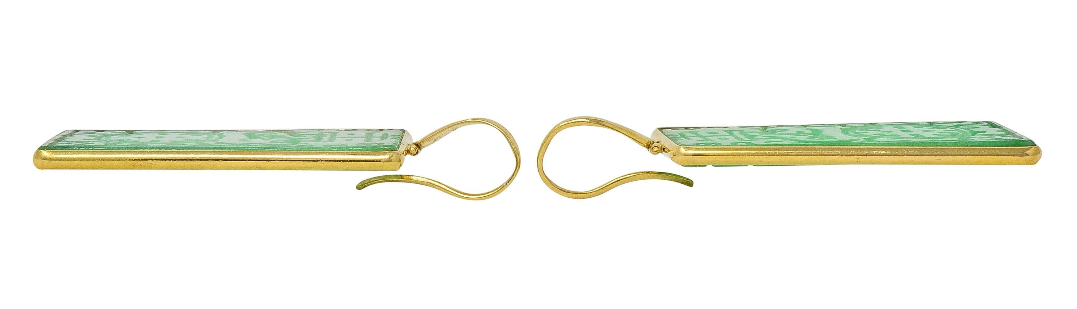Pendants d'oreilles Shou en or jaune 18 carats et jade des années 1960 Pour femmes en vente