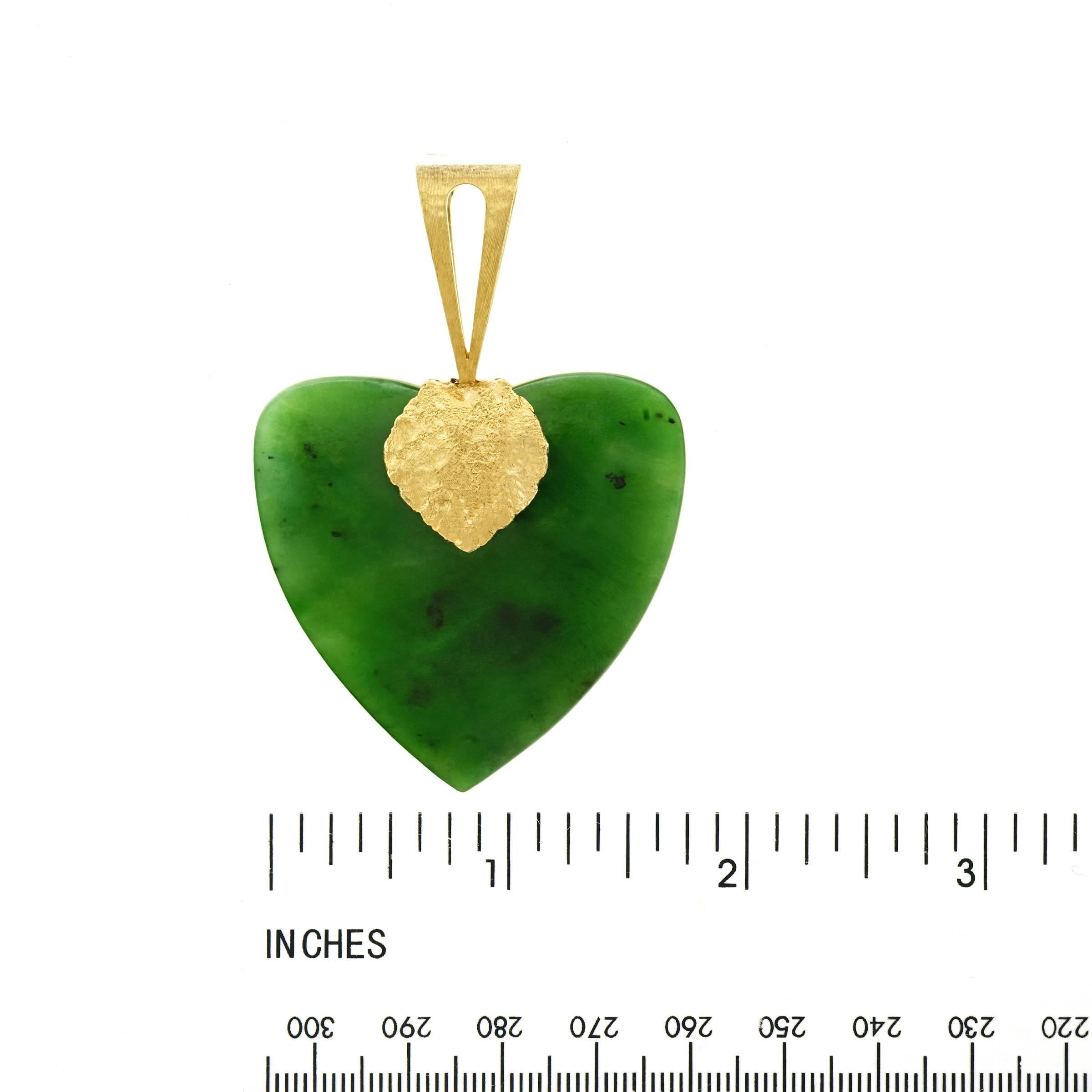1960s Jade and Gold Heart Pendant 2