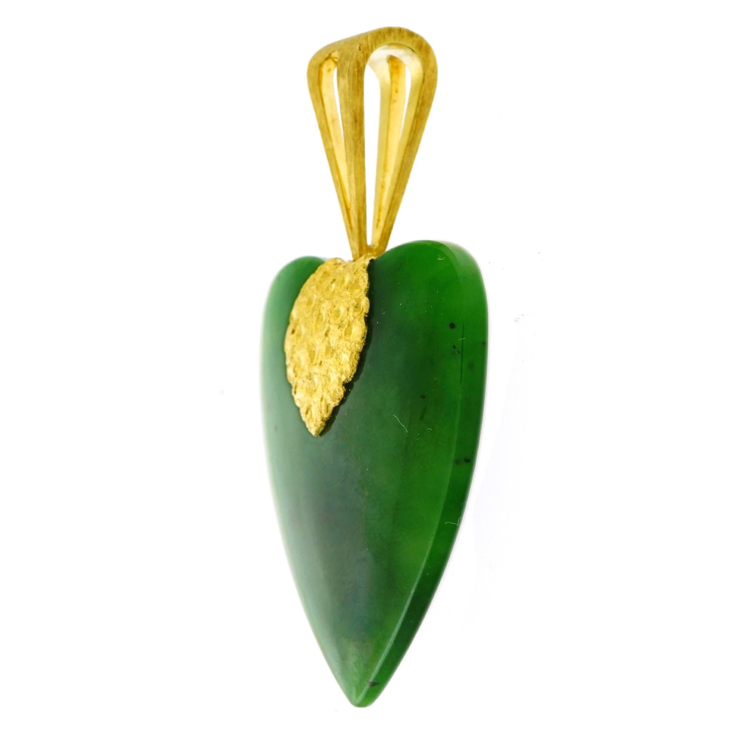 1960s Jade and Gold Heart Pendant 3