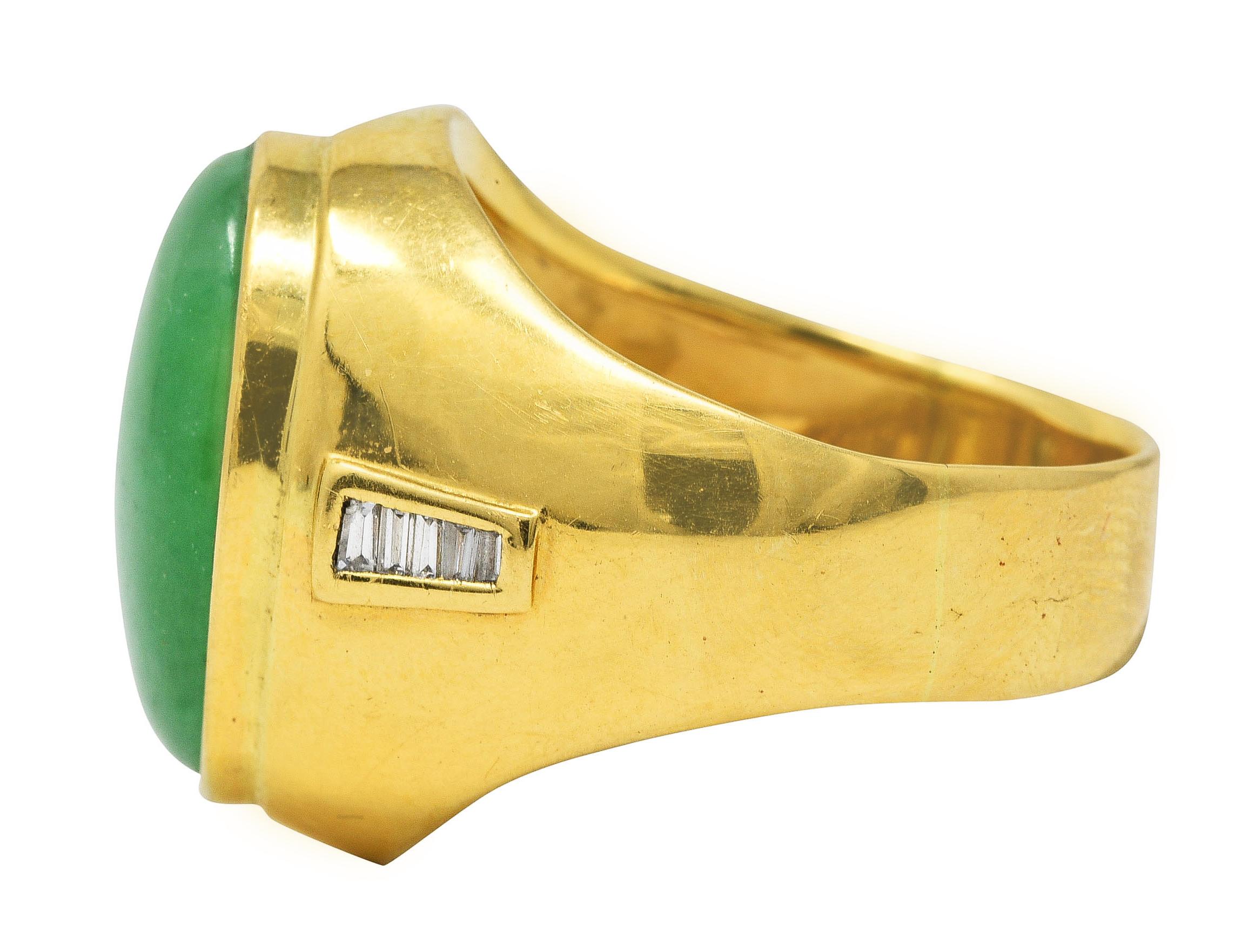 1960's Jade Diamond 18 Karat Yellow Gold Unisex Vintage Signet Ring In Excellent Condition In Philadelphia, PA