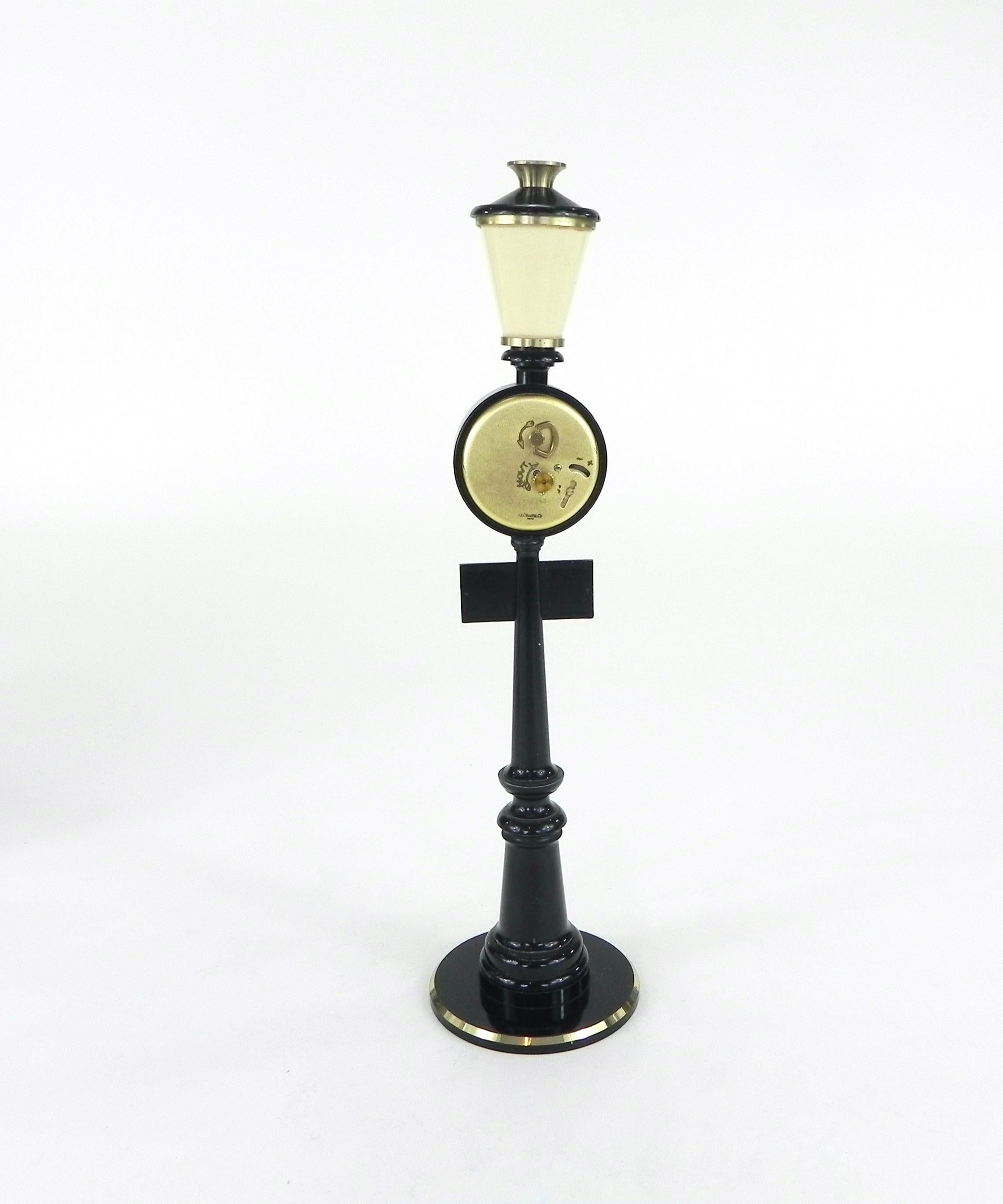 1960s Jaeger Lecoultre Rue De La Paix Lantern Table Desk Clock 8-Day Clock In Good Condition For Sale In Hampstead, QC