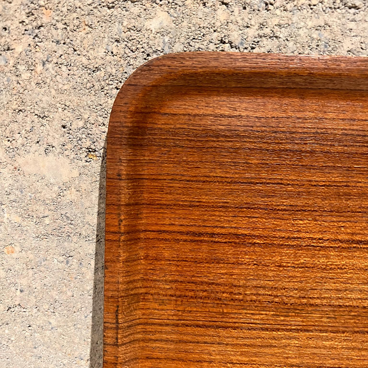 1960er JAL Serviertablett Gebogenes Sperrholz Teak Japan (Japanisch) im Angebot