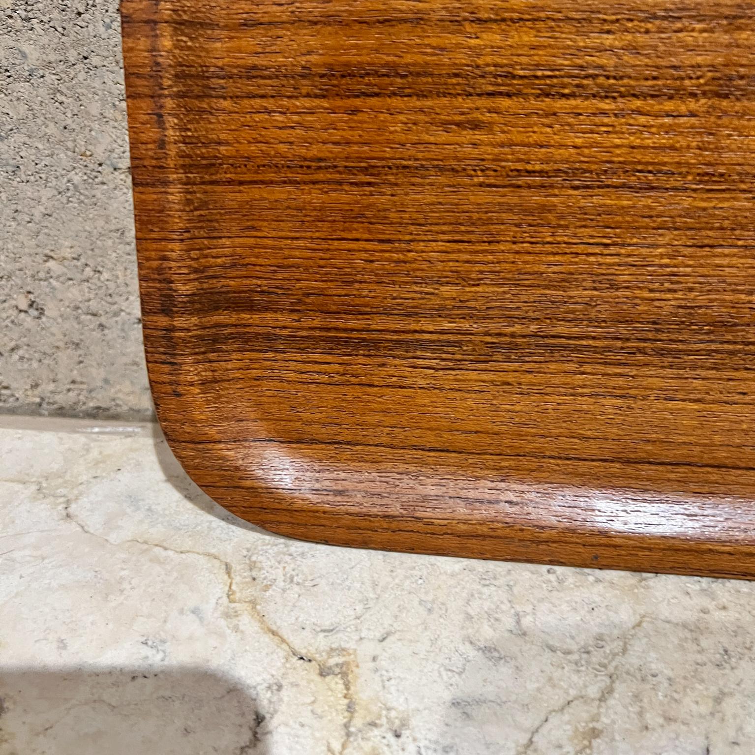 1960er JAL Serviertablett Gebogenes Sperrholz Teak Japan (Teakholz) im Angebot