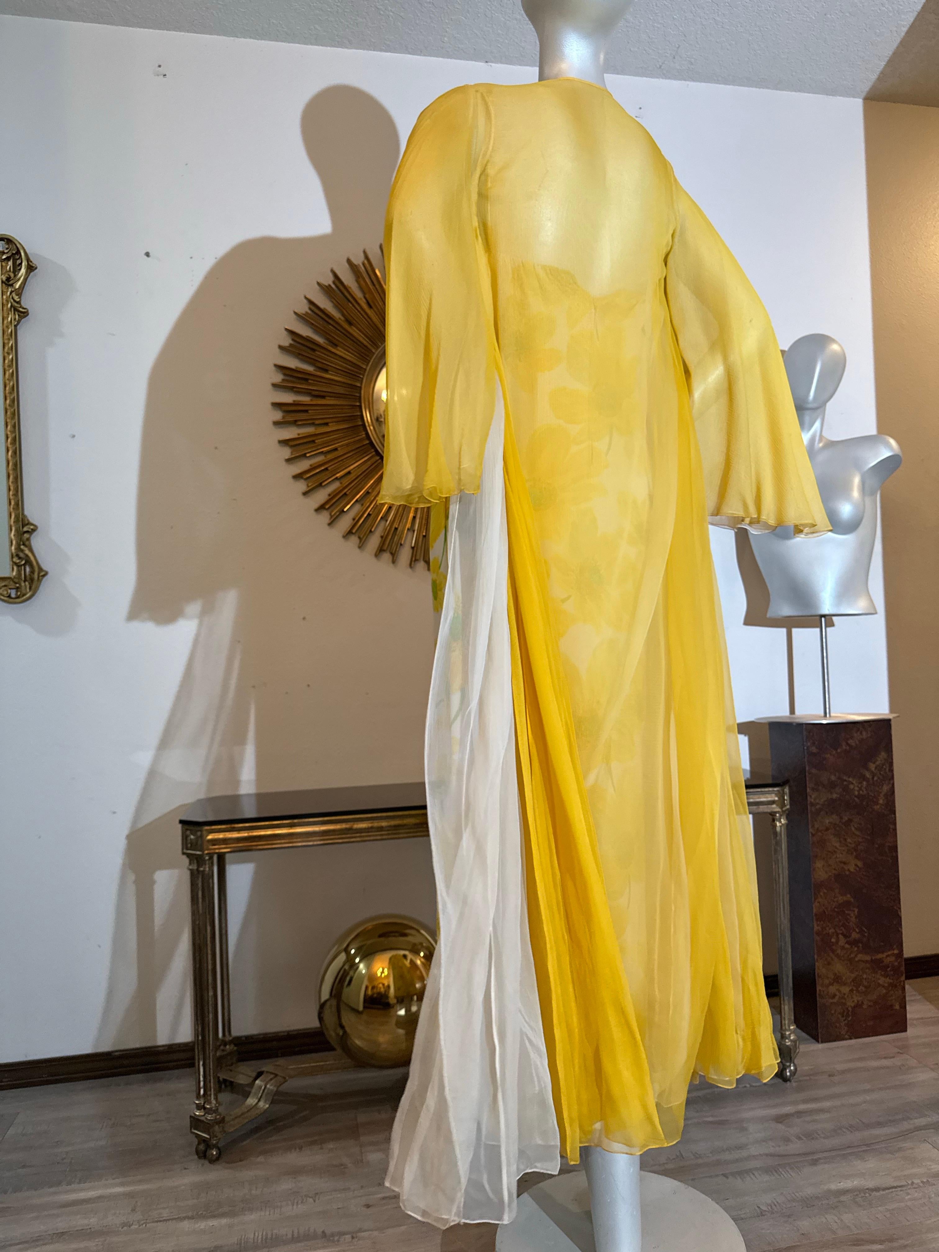 James Galanos, 1960 Robe longue Empire imprimée marguerite avec plumeau en mousseline coordonné en vente 5