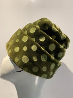 Cappello a turbante a pieghe in velluto a Dot Dot Dot Greene & Greene degli anni '60 di Jan Leslie Greene