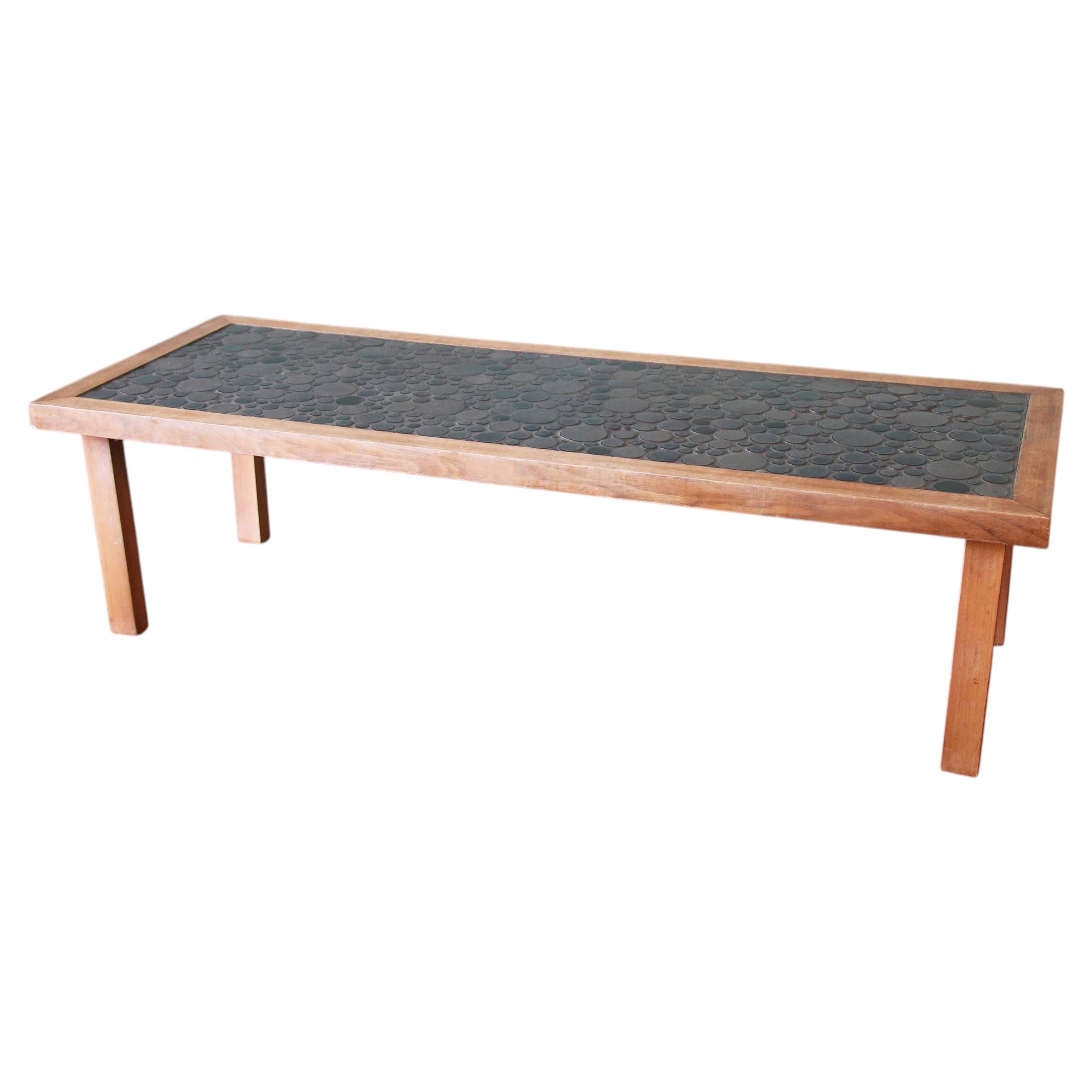 Años 60 Jane y Gordon Martz Mesa de teca con azulejos grises Mid century Modern en venta