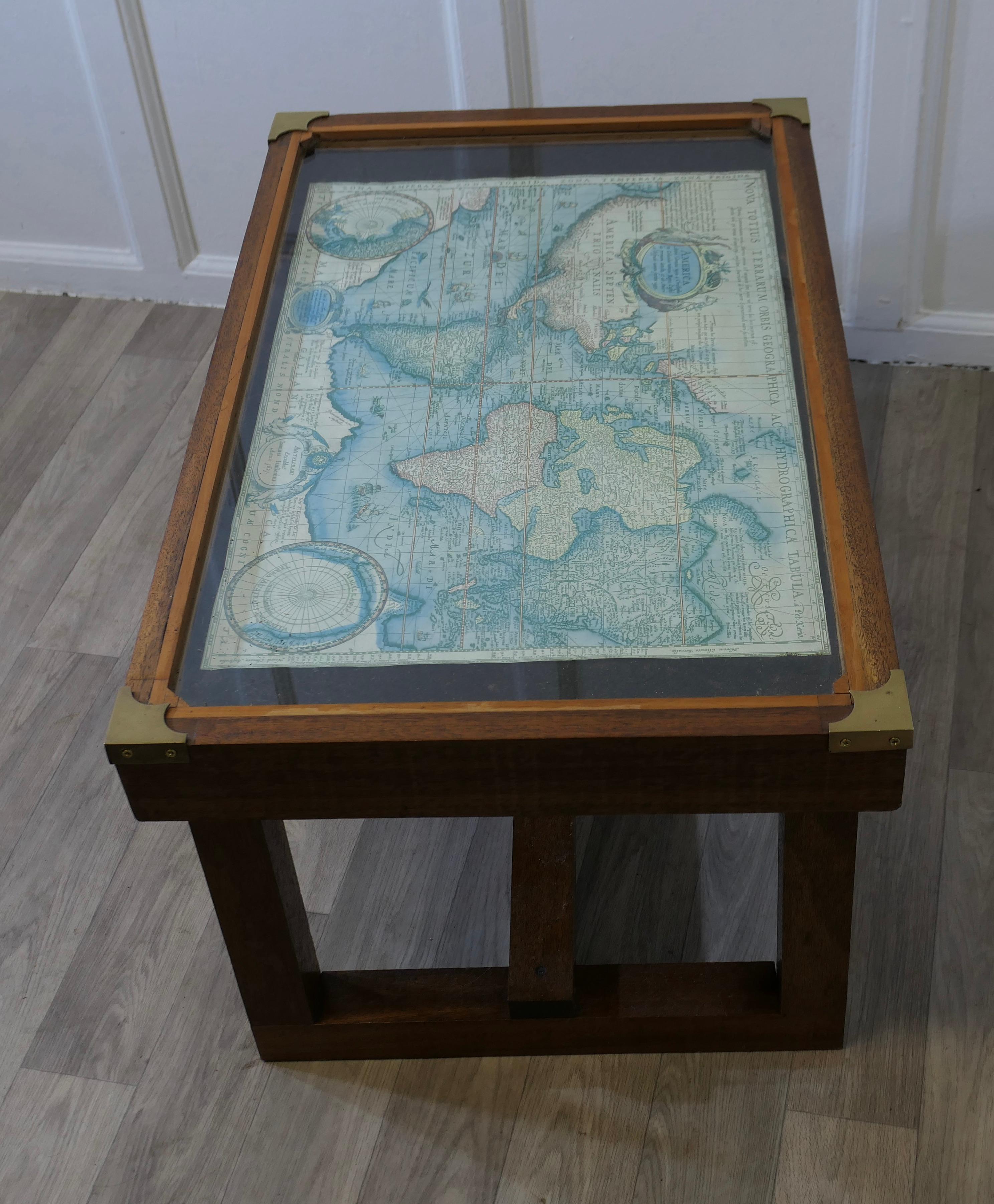 Table basse de style Campaigner des années 1960 de Jansen  Une superbe table basse au design des années 60 en vente 1