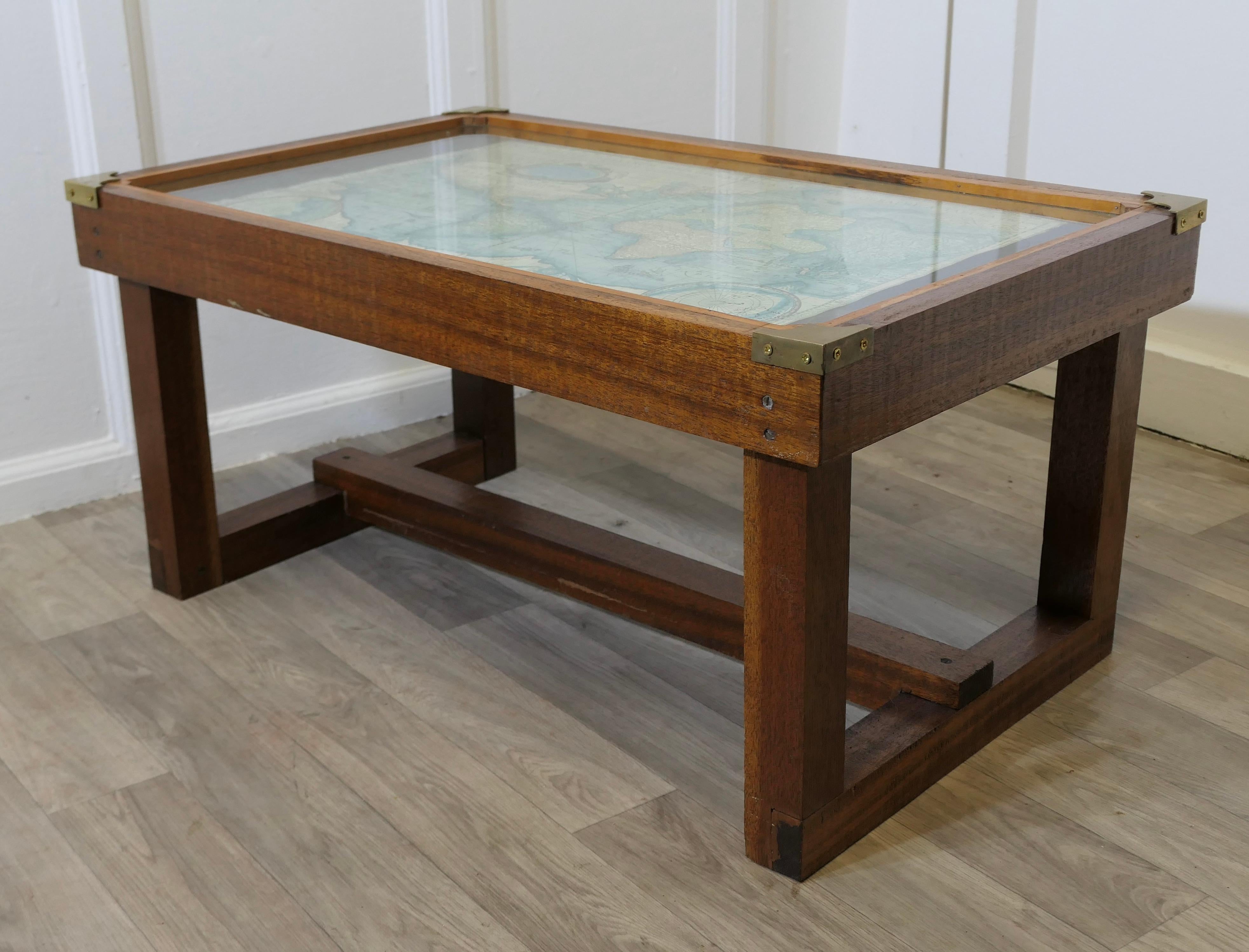 Table basse de style Campaigner des années 1960 de Jansen  Une superbe table basse au design des années 60 en vente 2