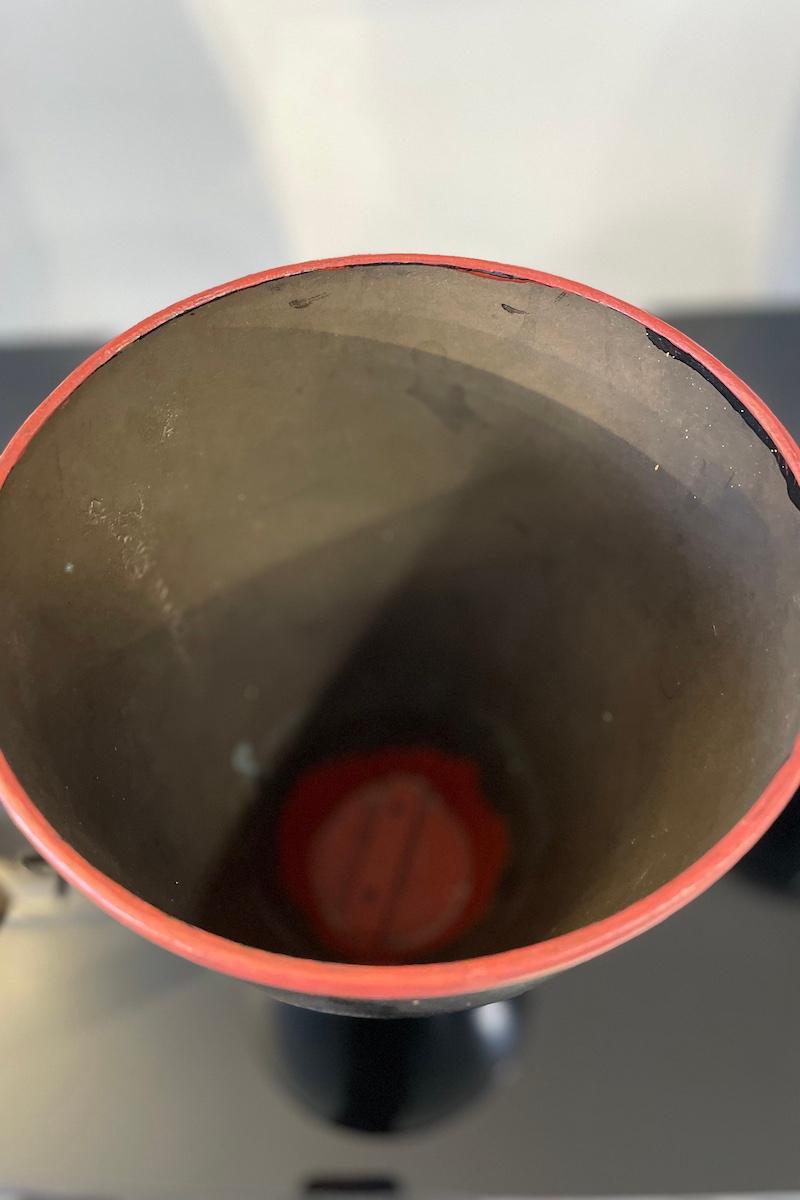 Vaso giapponese in metallo nero del 1960 in vendita 5