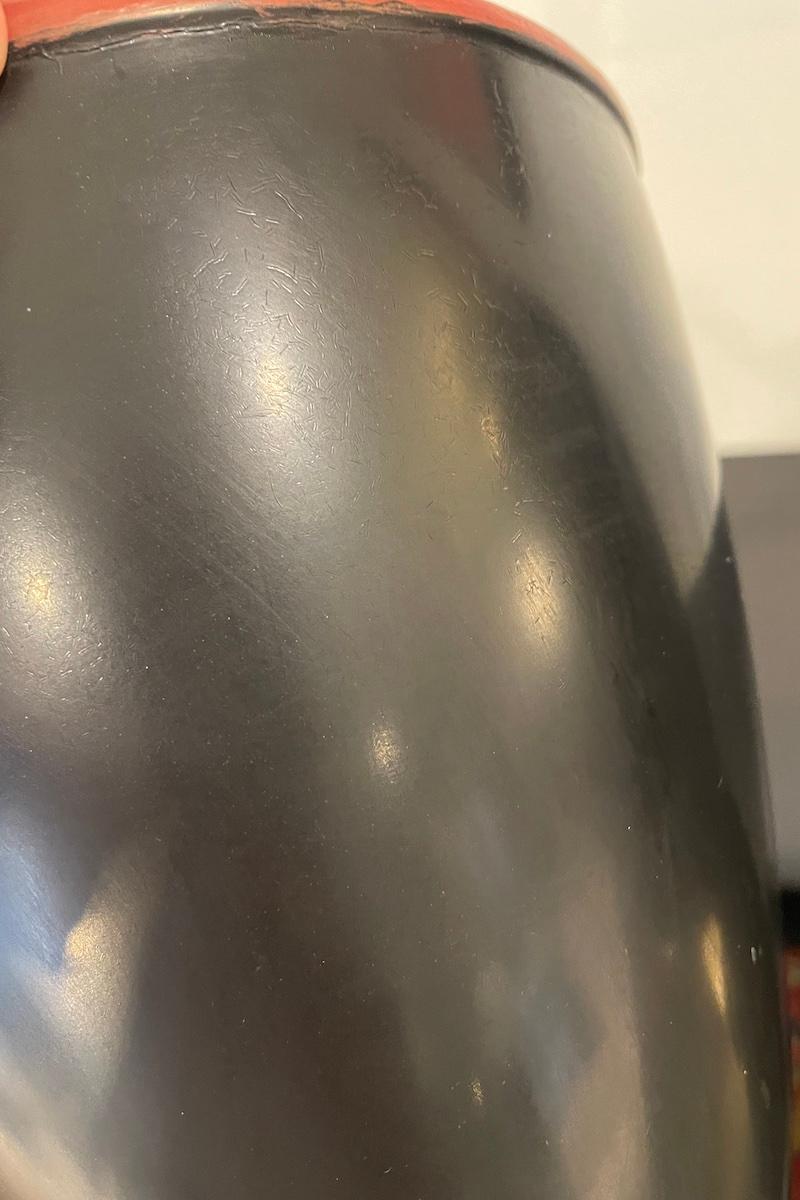 Vaso giapponese in metallo nero del 1960 in vendita 7