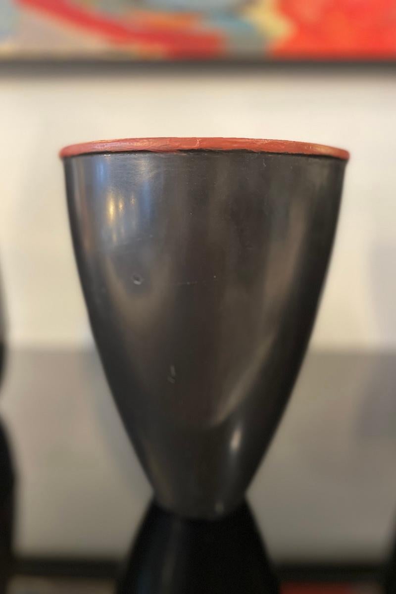 Vaso giapponese in metallo nero del 1960 in vendita 2